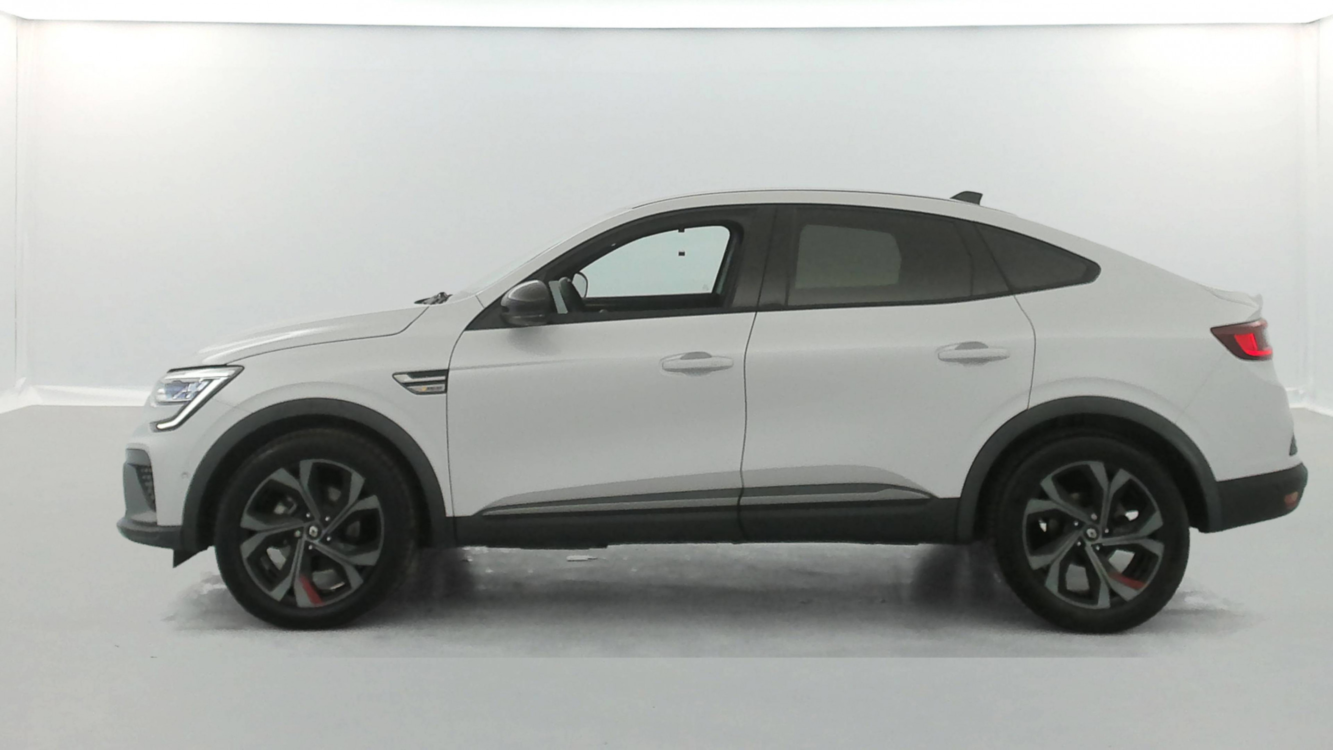 Vente en ligne Renault Arkana  E-Tech hybride 145 au prix de 21 480 €