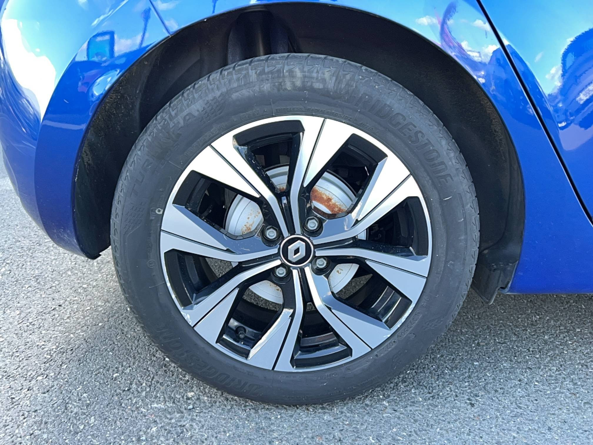 Vente en ligne Renault Clio 5 Clio E-Tech full hybrid 145 au prix de 16 990 €