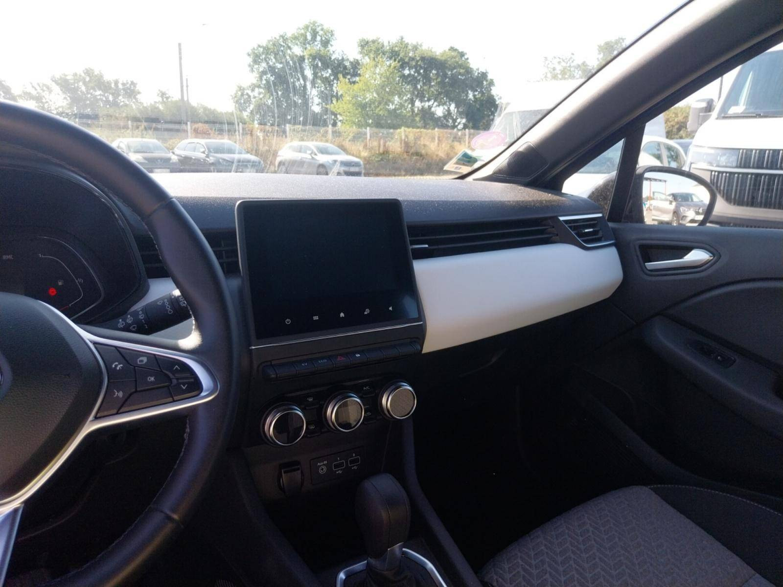 Vente en ligne Renault Clio 5 Clio E-Tech 140 - 21N au prix de 15 990 €