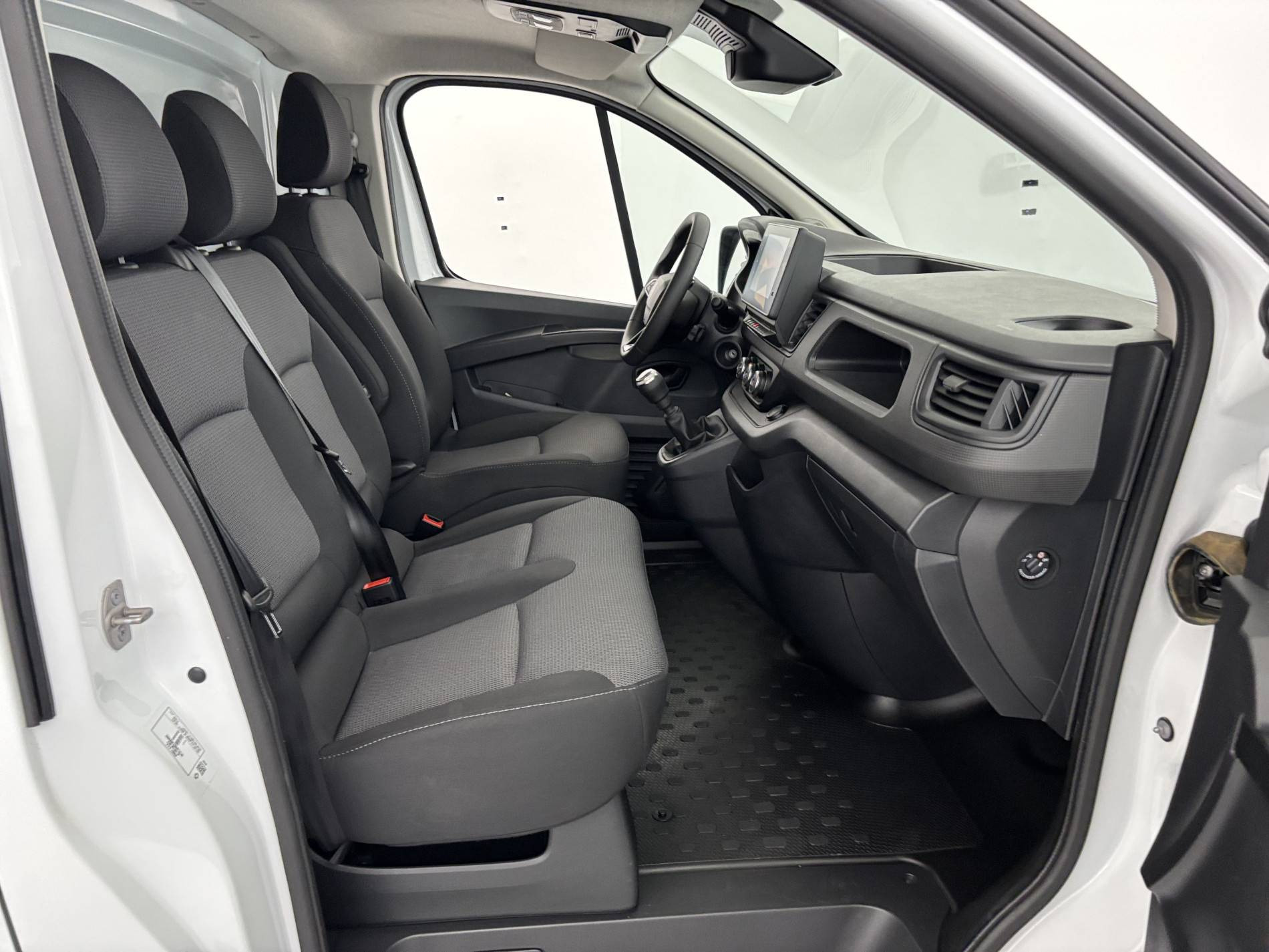 Vente en ligne Renault Trafic 3 Fourgon TRAFIC FG BLUE DCI 130 L1H1 3T GSR2 au prix de 22 490 €