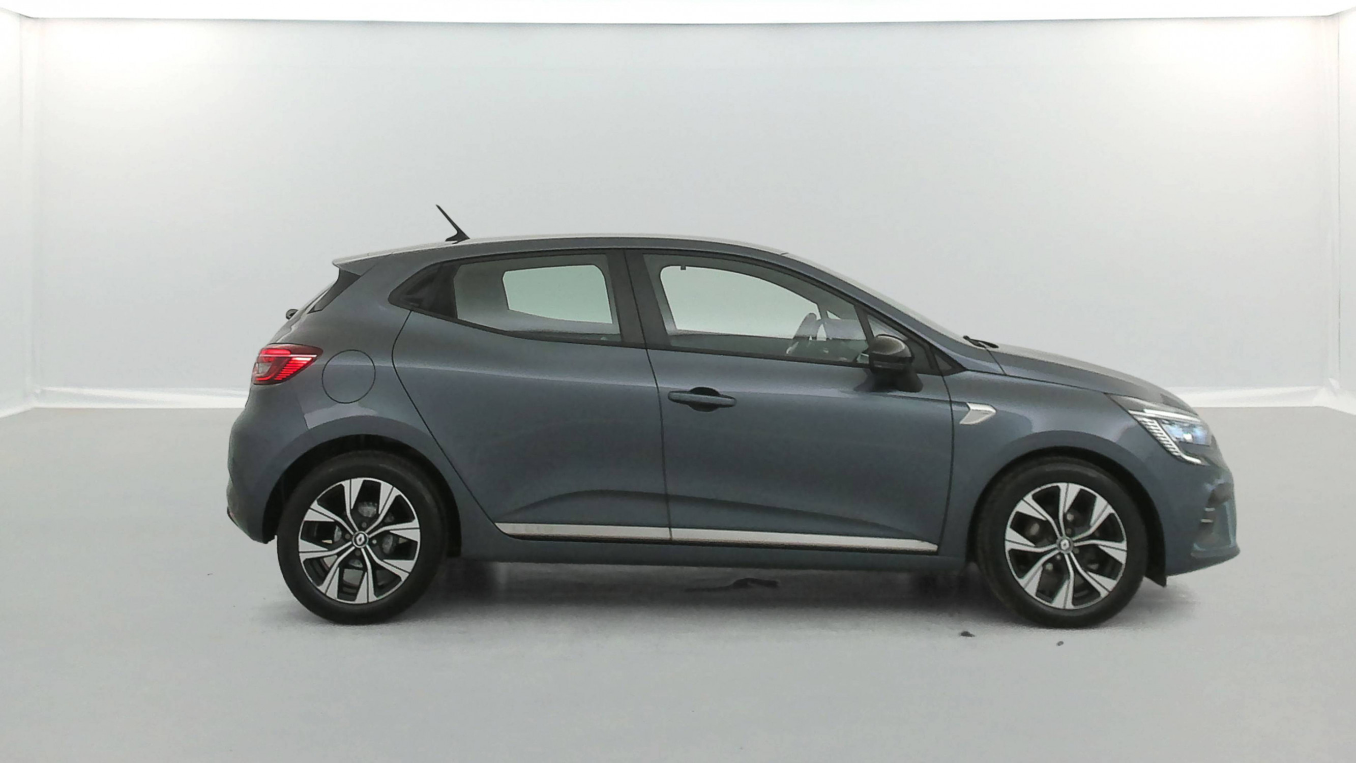 Vente en ligne Renault Clio 5 Clio TCe 90 - 21 au prix de 13 490 €