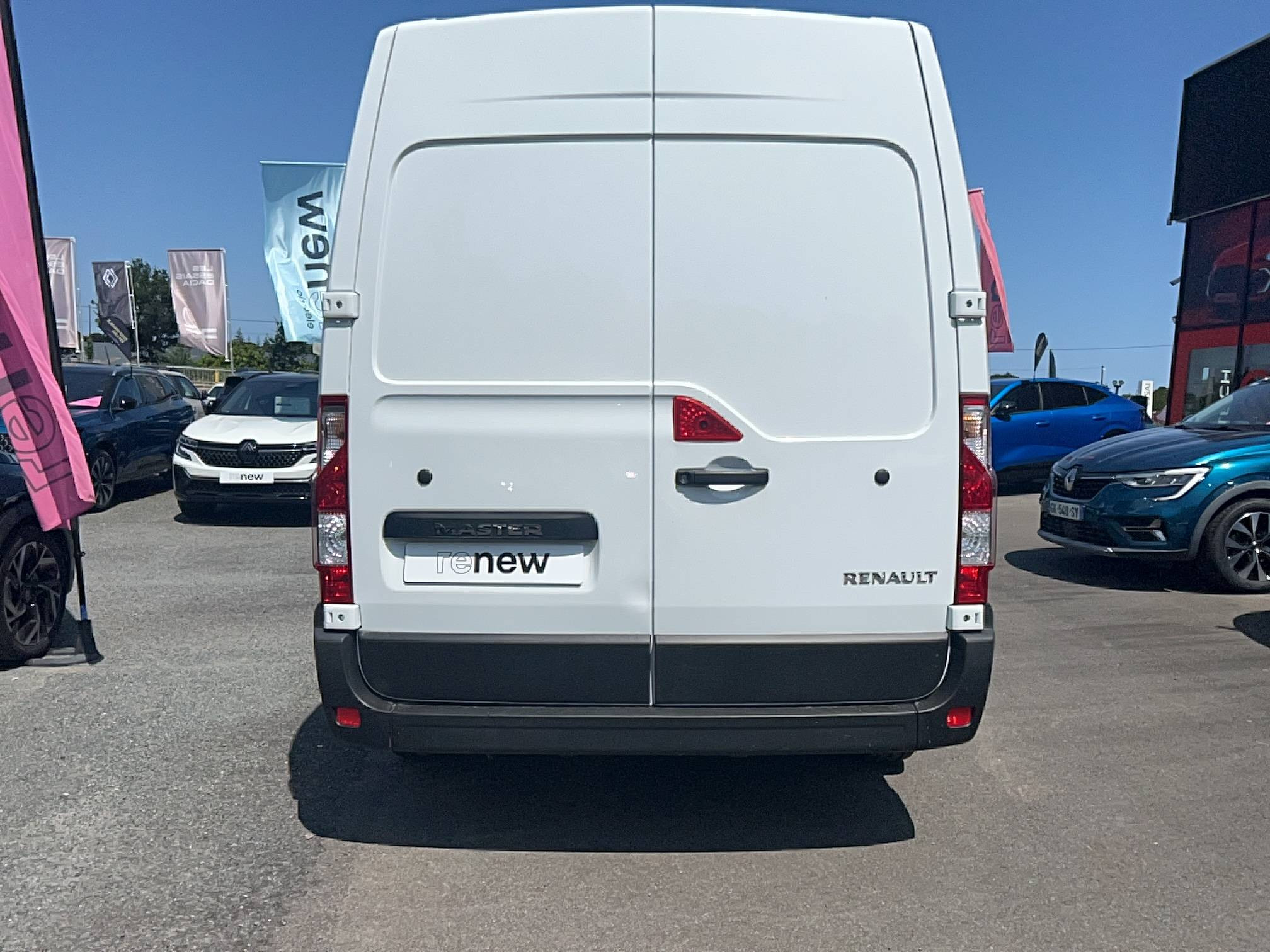Vente en ligne Renault Master Fourgon MASTER FGN TRAC F3500 L2H2 BLUE DCI 135 au prix de 22 990 €