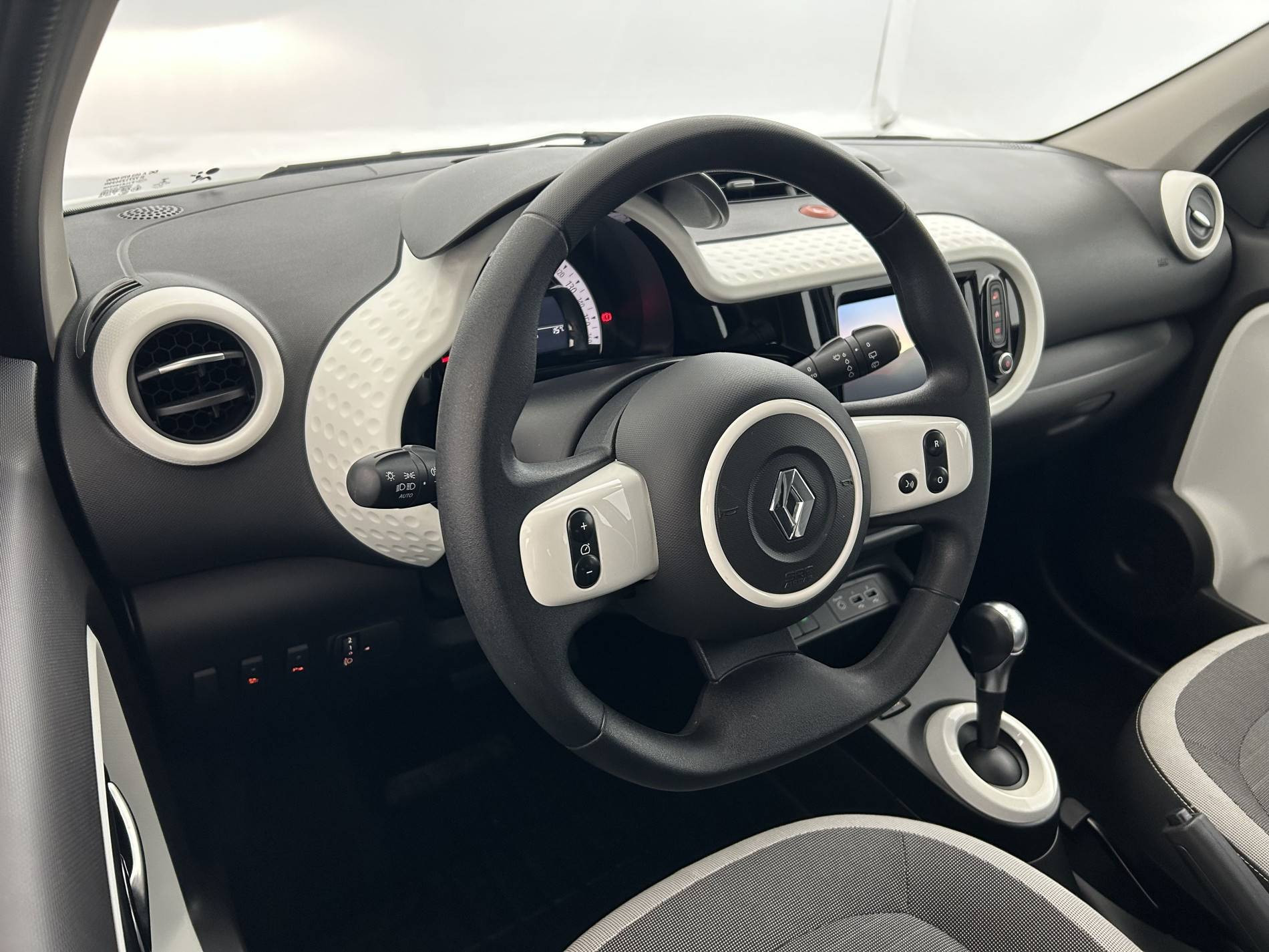 Vente en ligne Renault Twingo Electrique Twingo III E-Tech au prix de 12 490 €