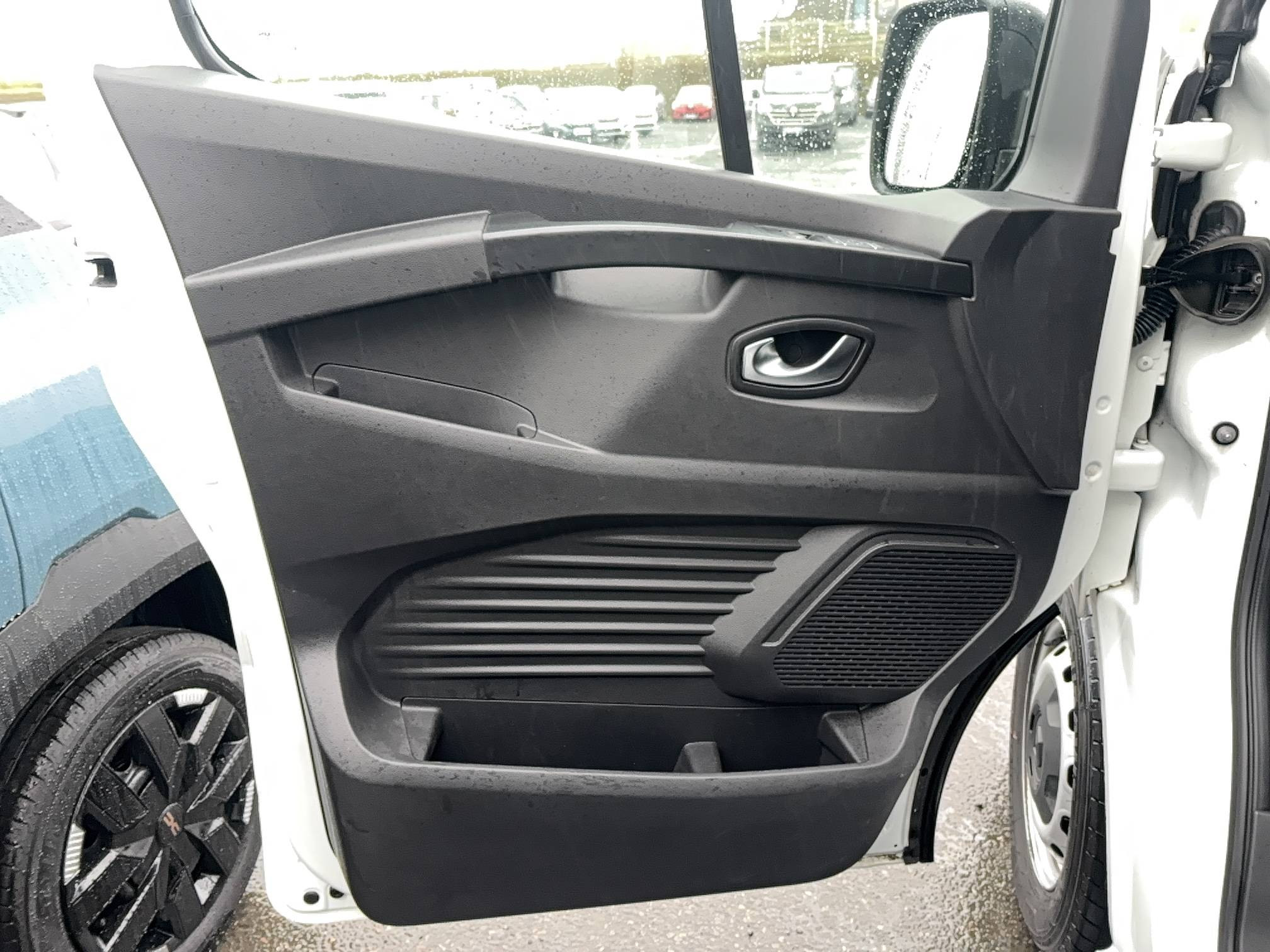 Vente en ligne Renault Trafic 3 Fourgon TRAFIC FGN L1H1 2800 KG BLUE DCI 130 au prix de 17 500 €