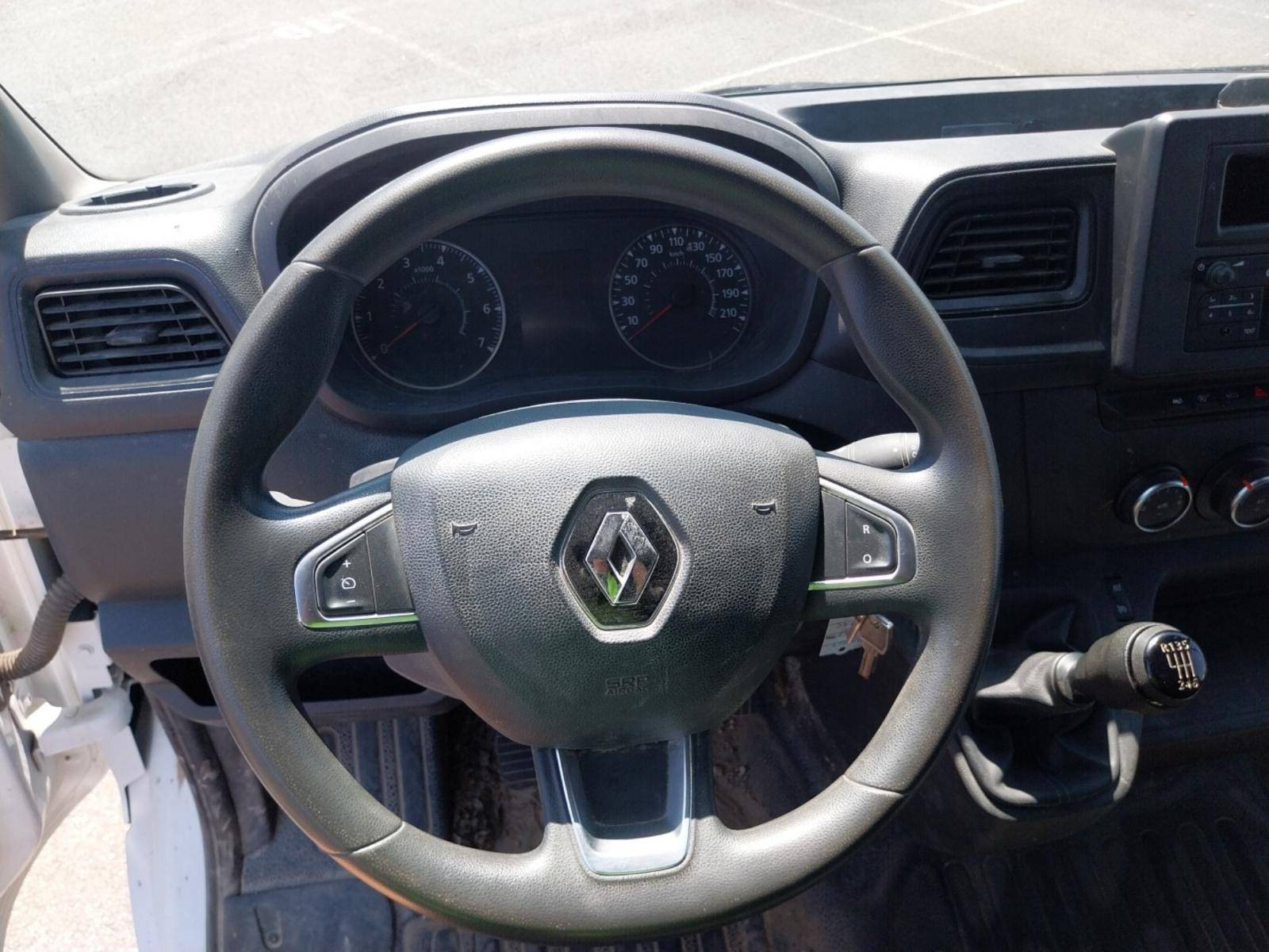 Vente en ligne Renault Master Benne MASTER BENNE PROP RJ3500 L3 COFFRE BLUE DCI 145 EURO VI au prix de 31 300 €