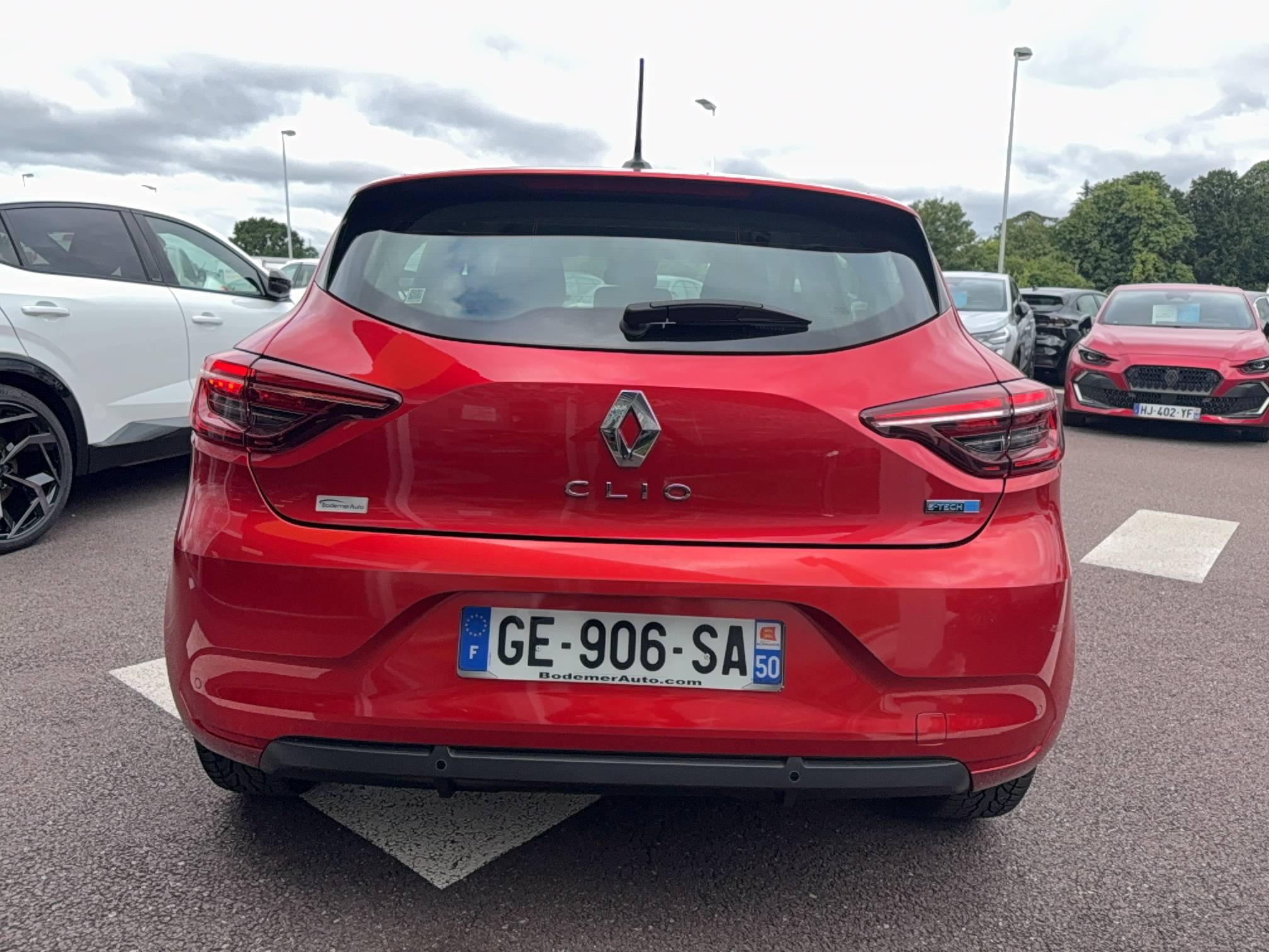 Vente en ligne Renault Clio 5 Clio E-Tech 140 - 21N au prix de 15 375 €