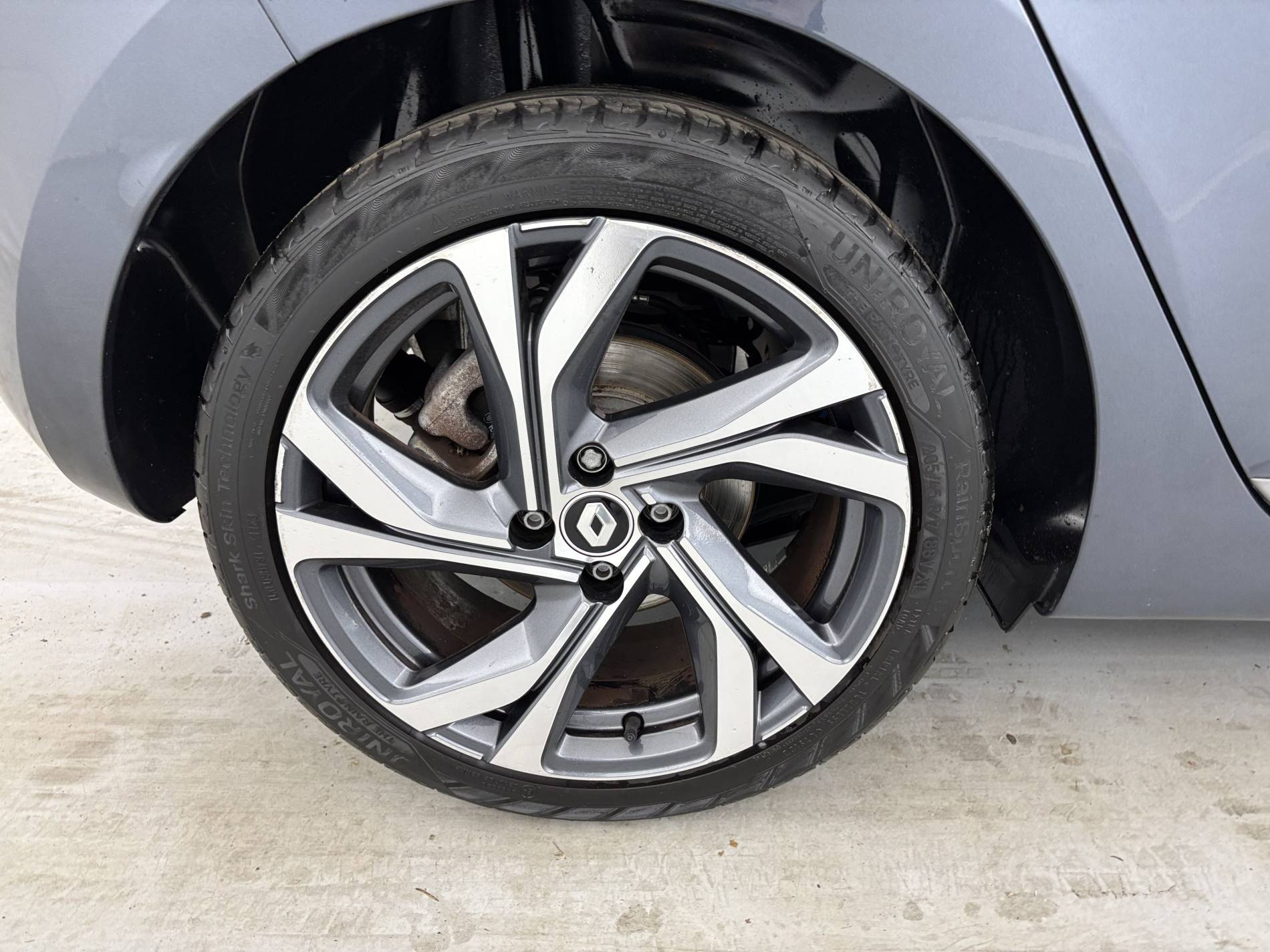 Vente en ligne Renault Clio 5 Clio E-Tech 140 - 21N au prix de 17 990 €