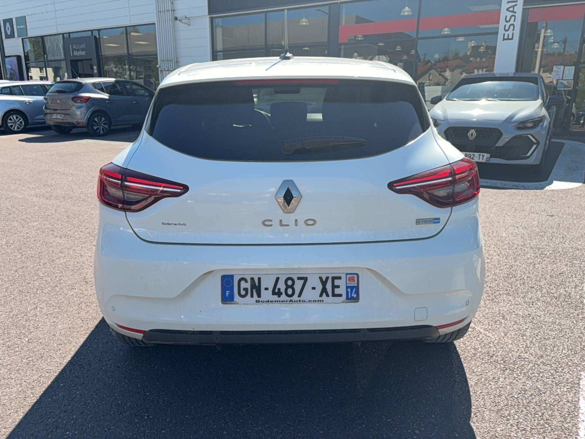 Vente en ligne Renault Clio 5 Clio E-Tech full hybrid 145 au prix de 17 590 €