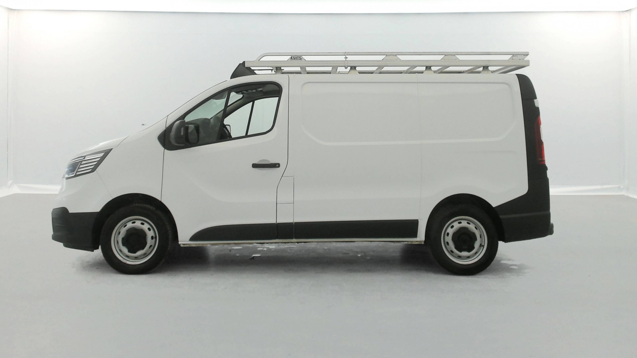 Vente en ligne Renault Trafic 3 Fourgon TRAFIC FGN L1H1 2800 KG BLUE DCI 110 au prix de 20 990 €