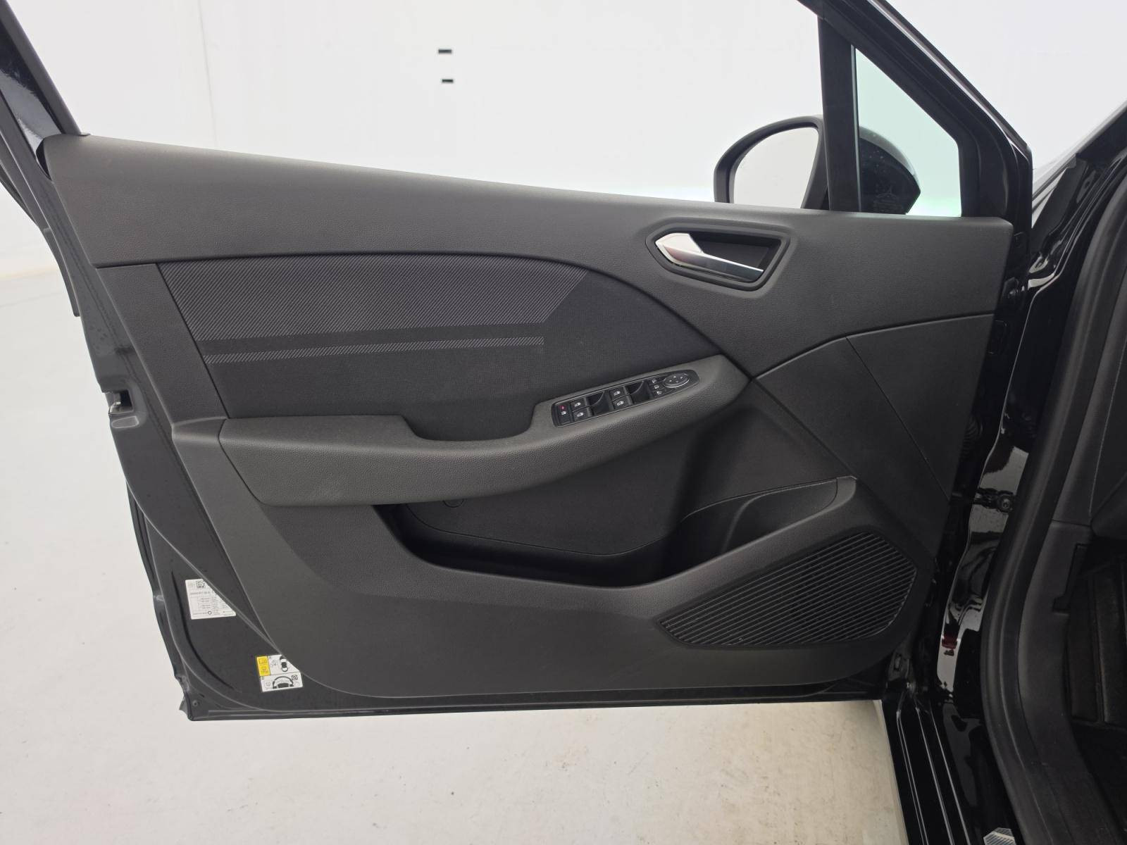 Vente en ligne Renault Clio 5 Clio E-Tech full hybrid 145 au prix de 20 900 €