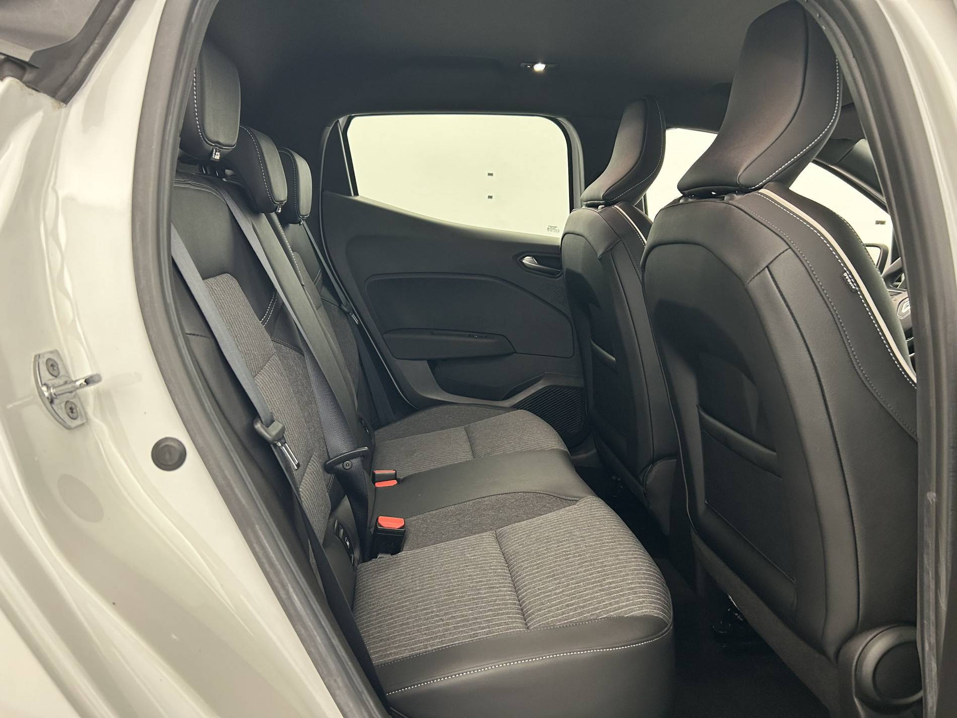 Vente en ligne Renault Clio 5 Clio TCe 90 - 21N au prix de 15 490 €