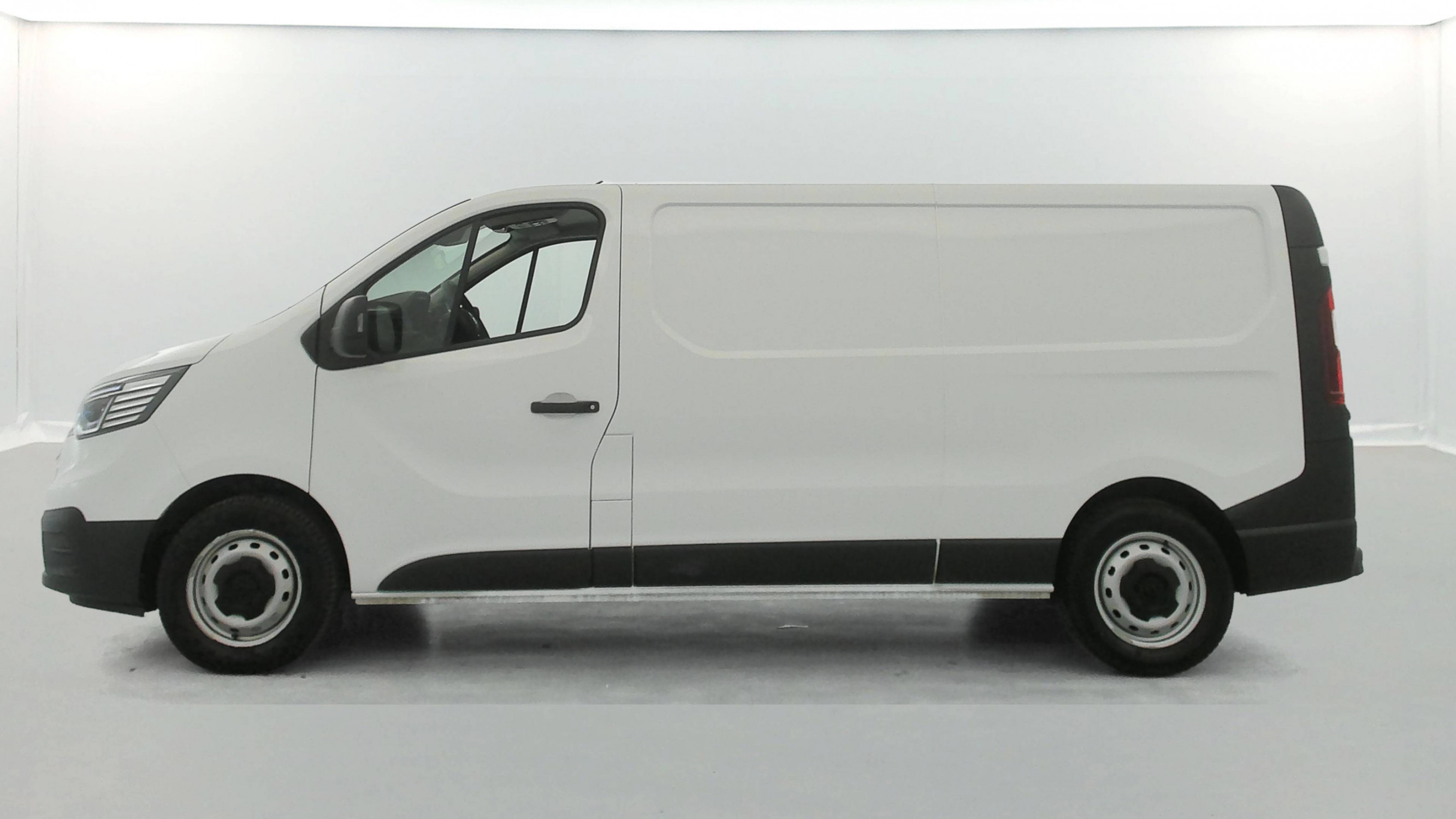 Vente en ligne Renault Trafic 3 Fourgon TRAFIC FGN L2H1 3000 KG BLUE DCI 130 au prix de 23 990 €