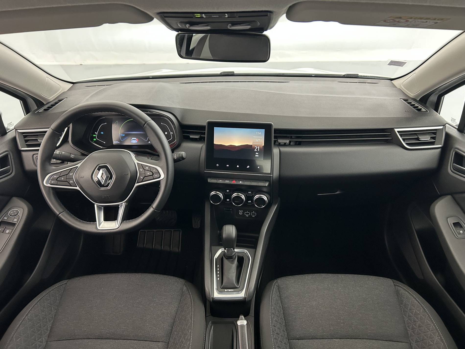 Vente en ligne Renault Clio 5 Clio E-Tech 140 - 21N au prix de 15 500 €