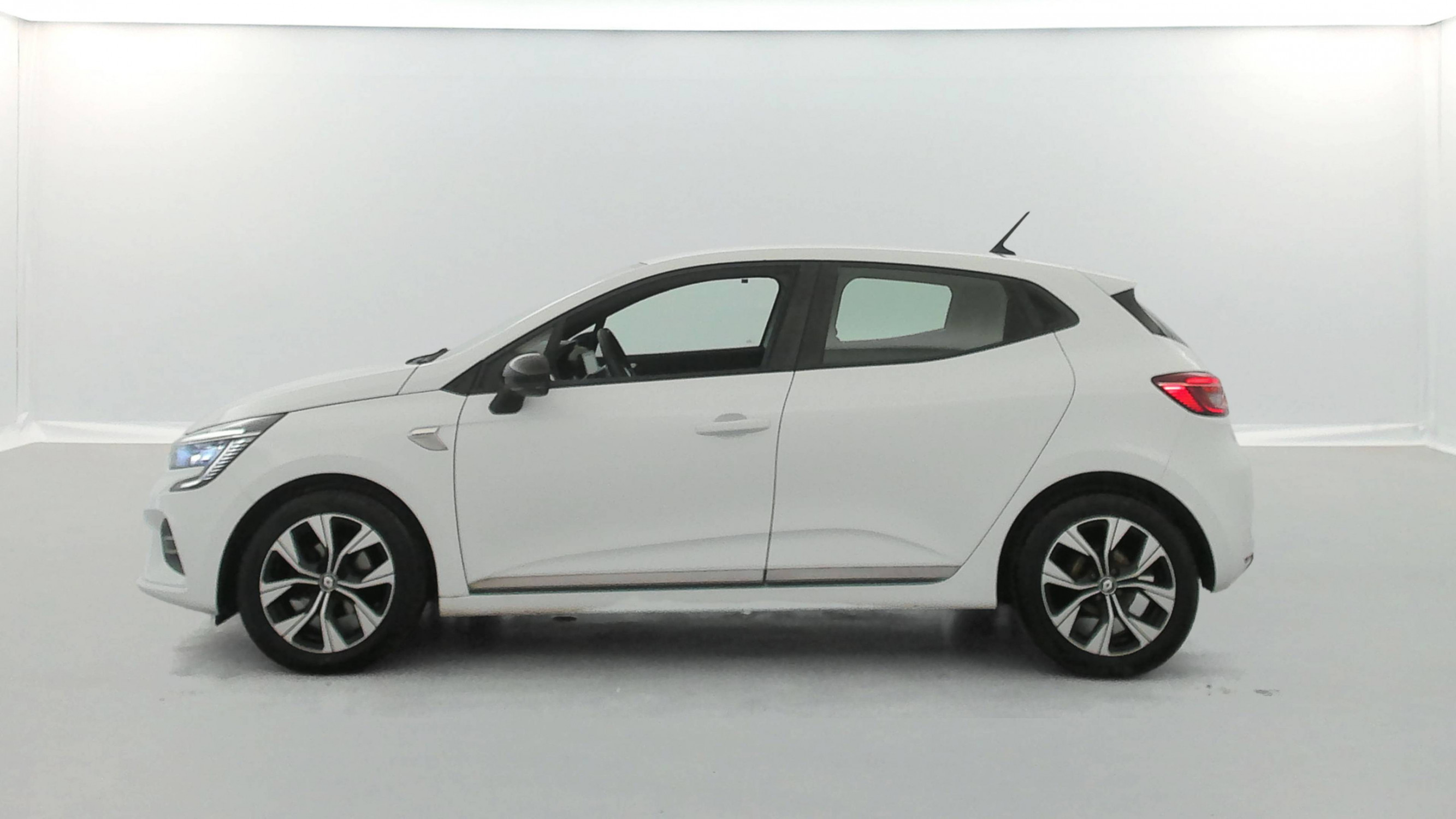Vente en ligne Renault Clio 5 Clio TCe 90 - 21N au prix de 14 290 €