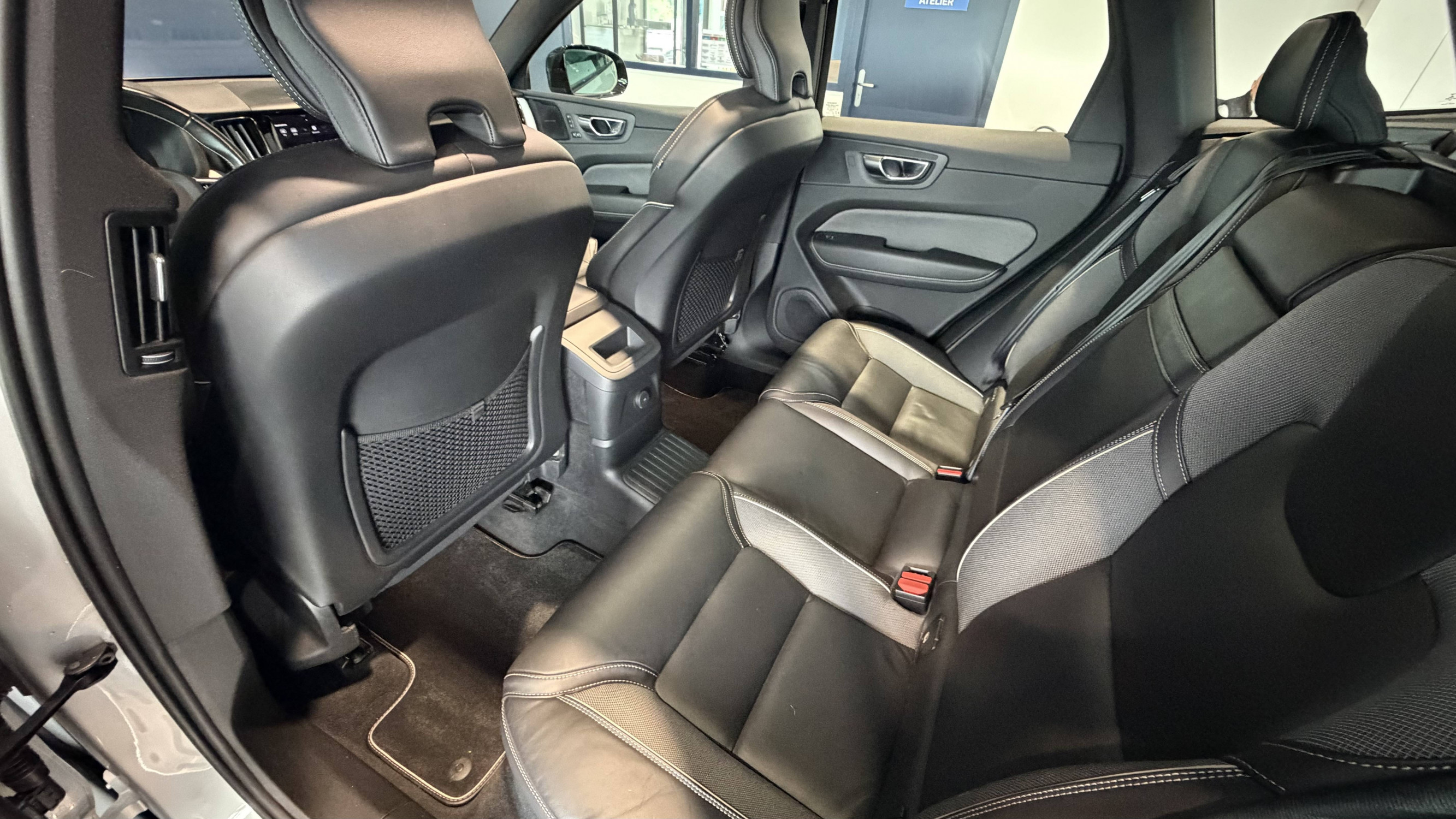 Vente en ligne Volvo XC60  T8 Recharge AWD 303 ch + 87 ch Geartronic 8 au prix de 41 990 €