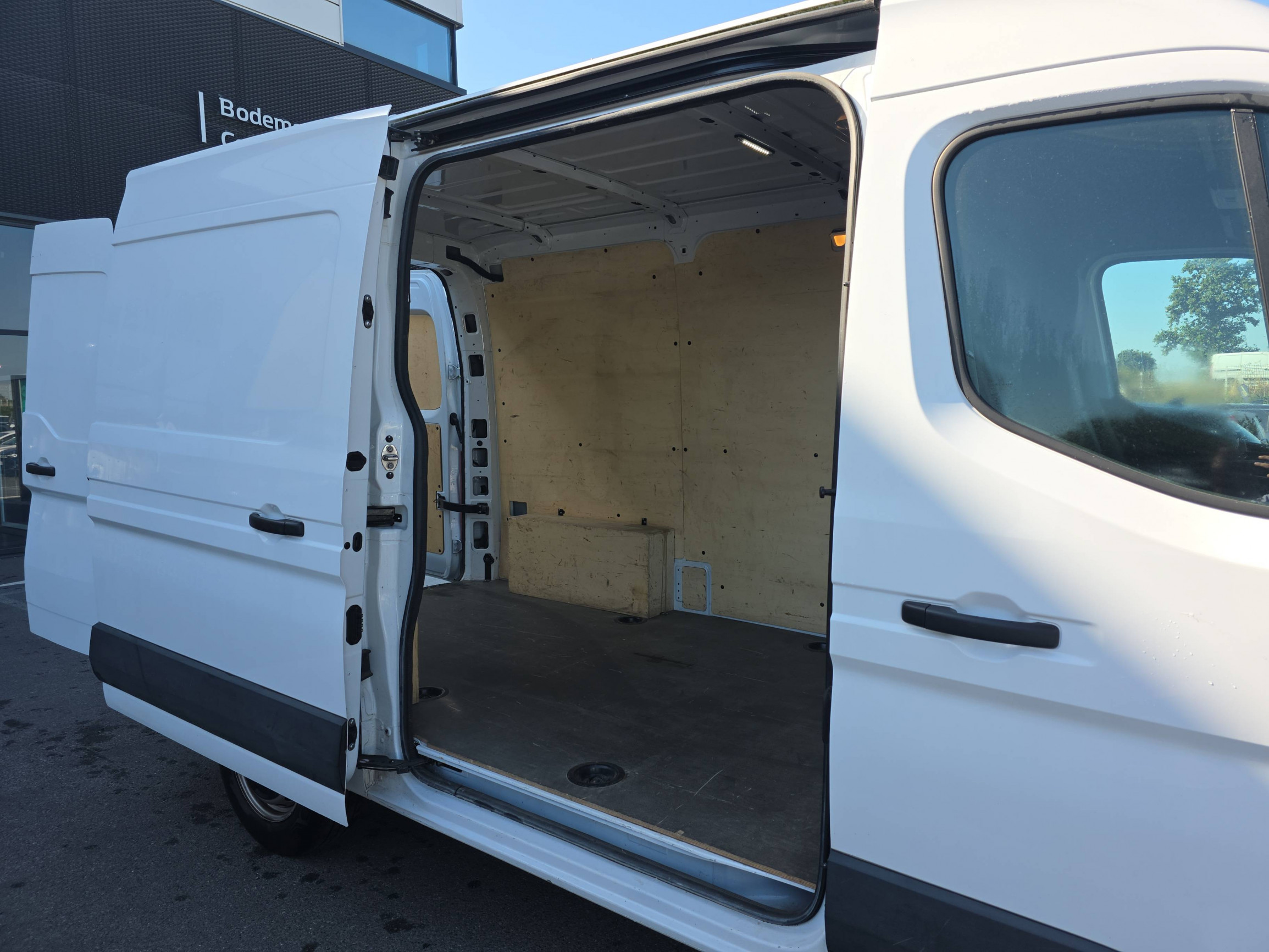 Vente en ligne Renault Master Fourgon MASTER FG BLUE DCI 130 L2H2 3T5 TR au prix de 29 990 €