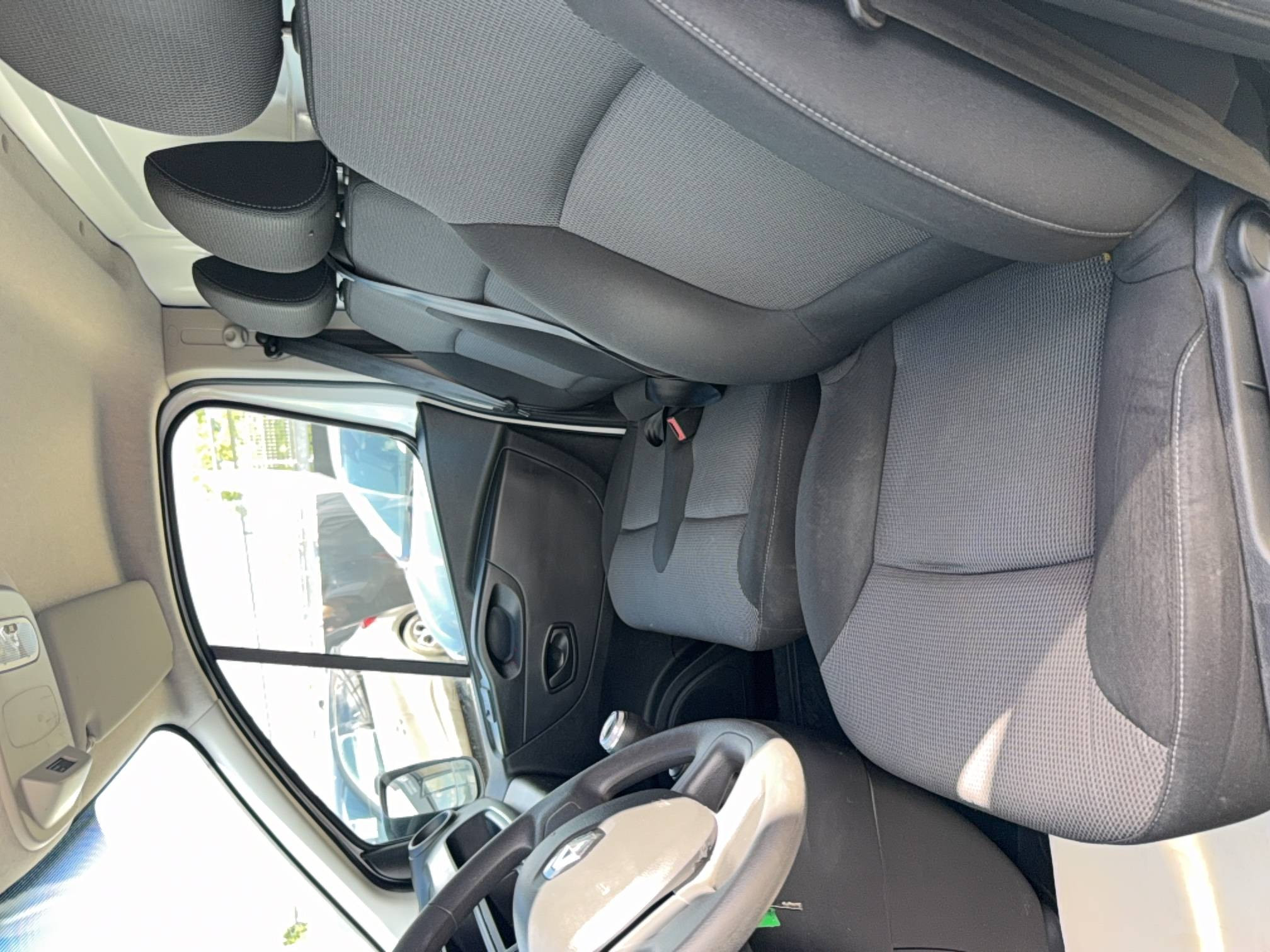 Vente en ligne Renault Trafic 3 Fourgon TRAFIC FGN L1H1 1000 KG DCI 120 au prix de 19 990 €