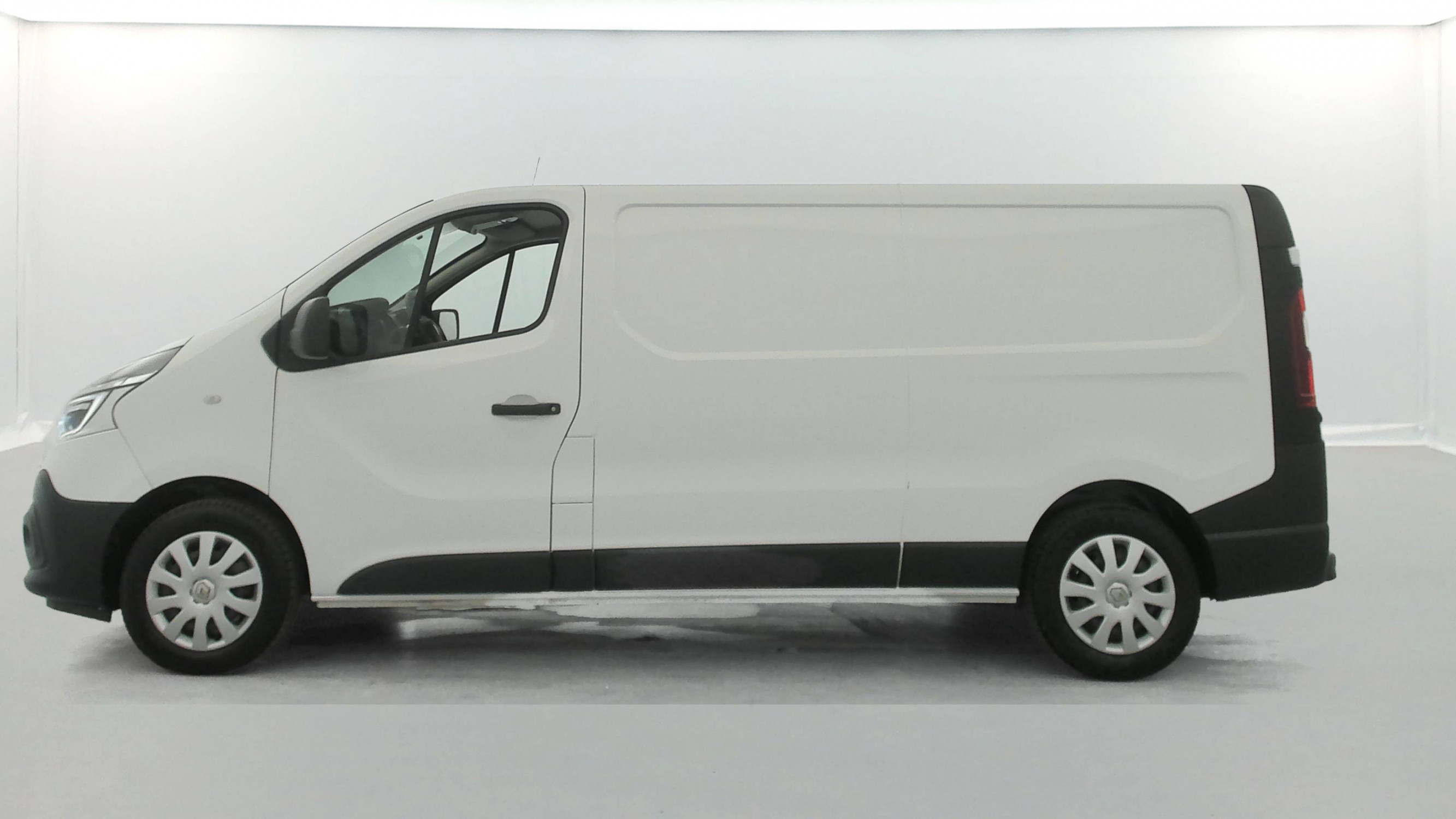 Vente en ligne Renault Trafic 3 Fourgon TRAFIC FGN L2H1 1300 KG DCI 120 au prix de 18 490 €
