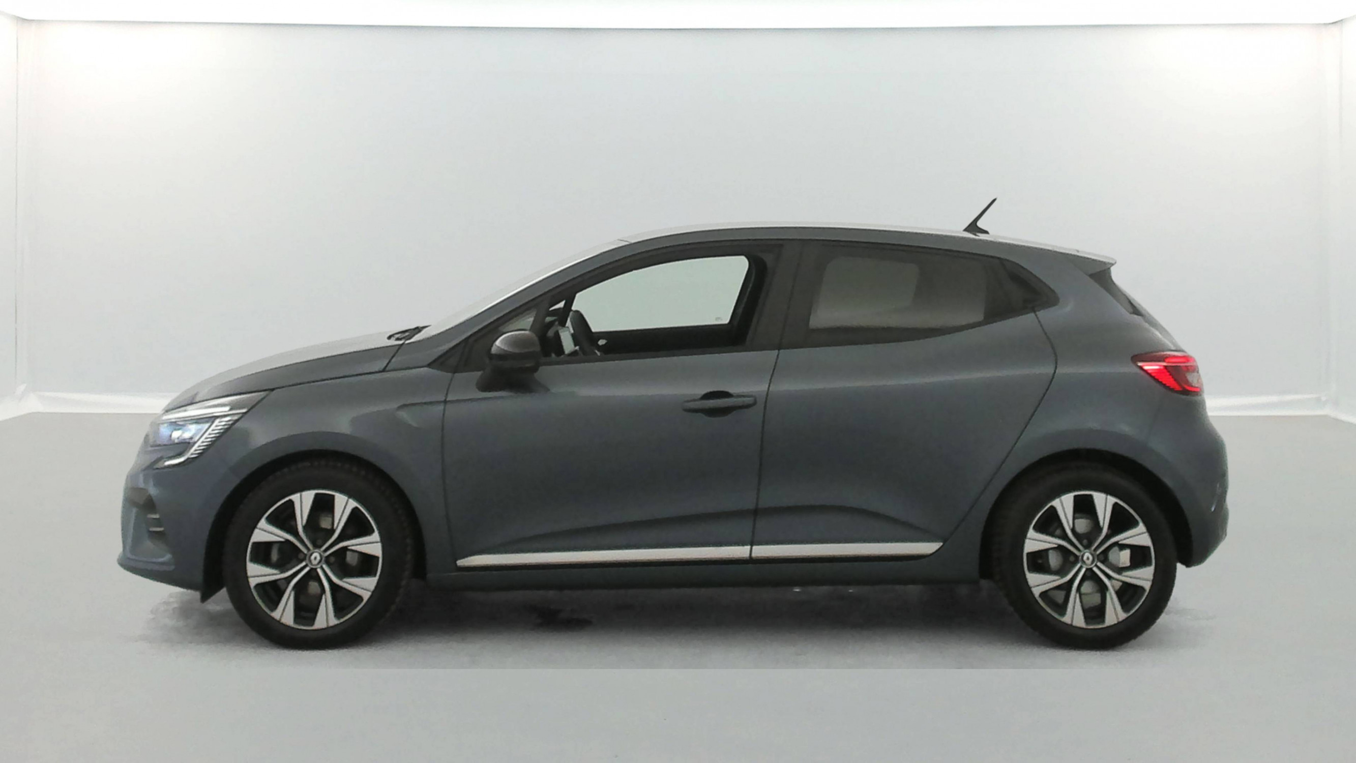 Vente en ligne Renault Clio 5 Clio E-Tech full hybrid 145 au prix de 16 790 €