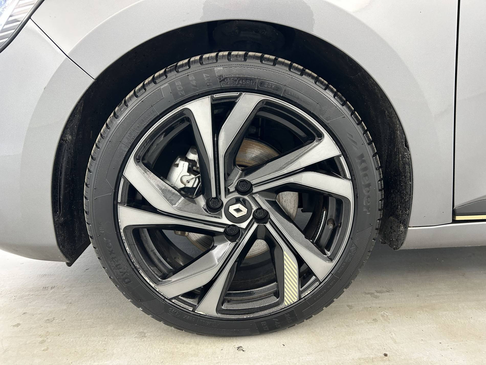 Vente en ligne Renault Clio 5 Clio E-Tech hybride 145 au prix de 19 609 €
