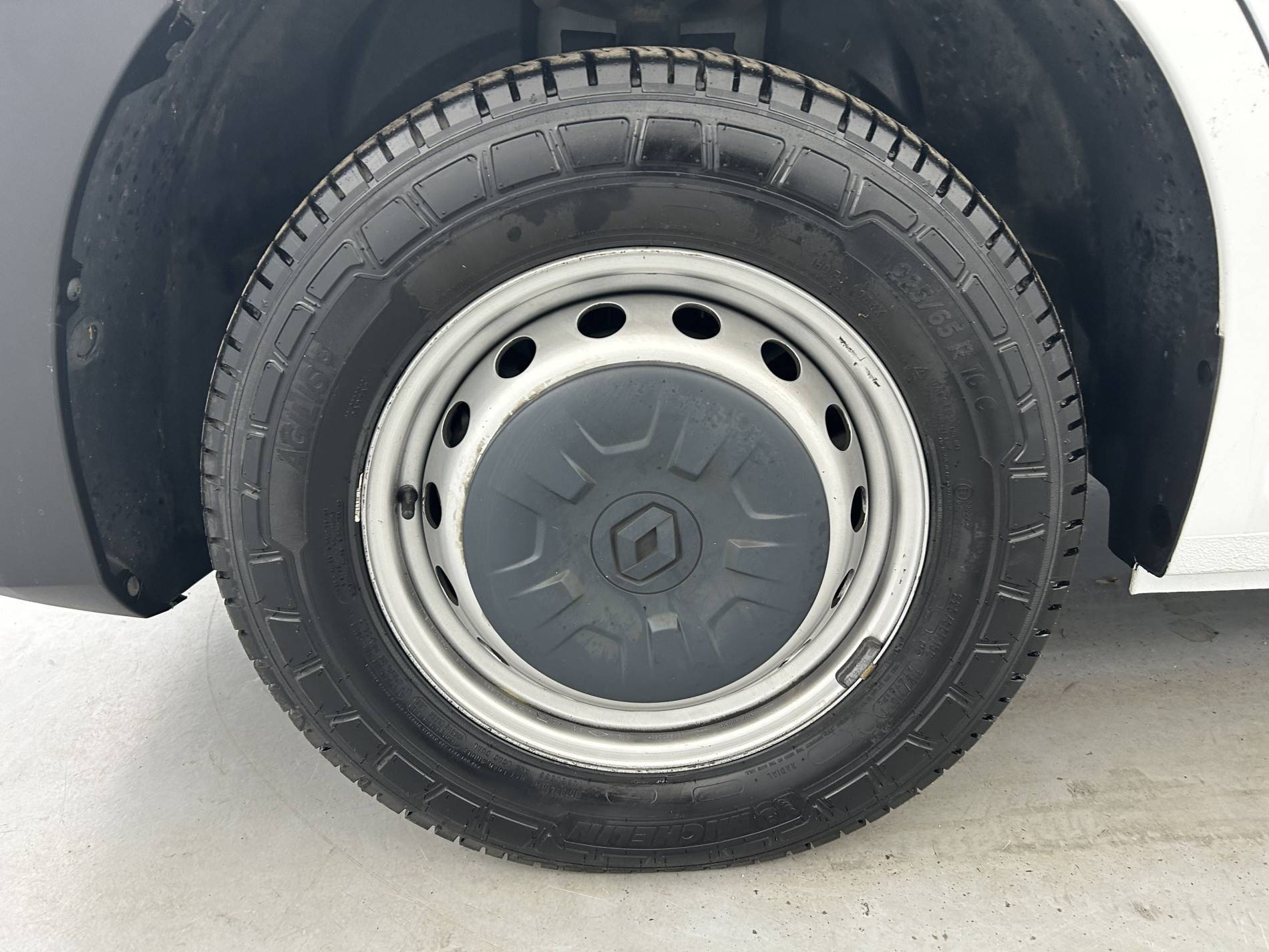 Vente en ligne Renault Master Fourgon MASTER FGN TRAC F3500 L2H2 BLUE DCI 135 au prix de 22 990 €