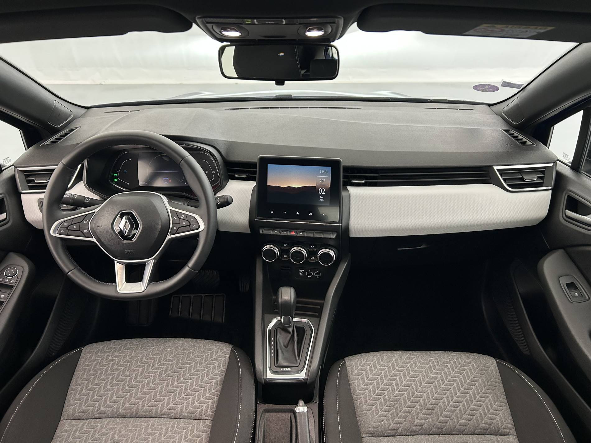 Vente en ligne Renault Clio 5 Clio E-Tech 140 - 21N au prix de 14 990 €