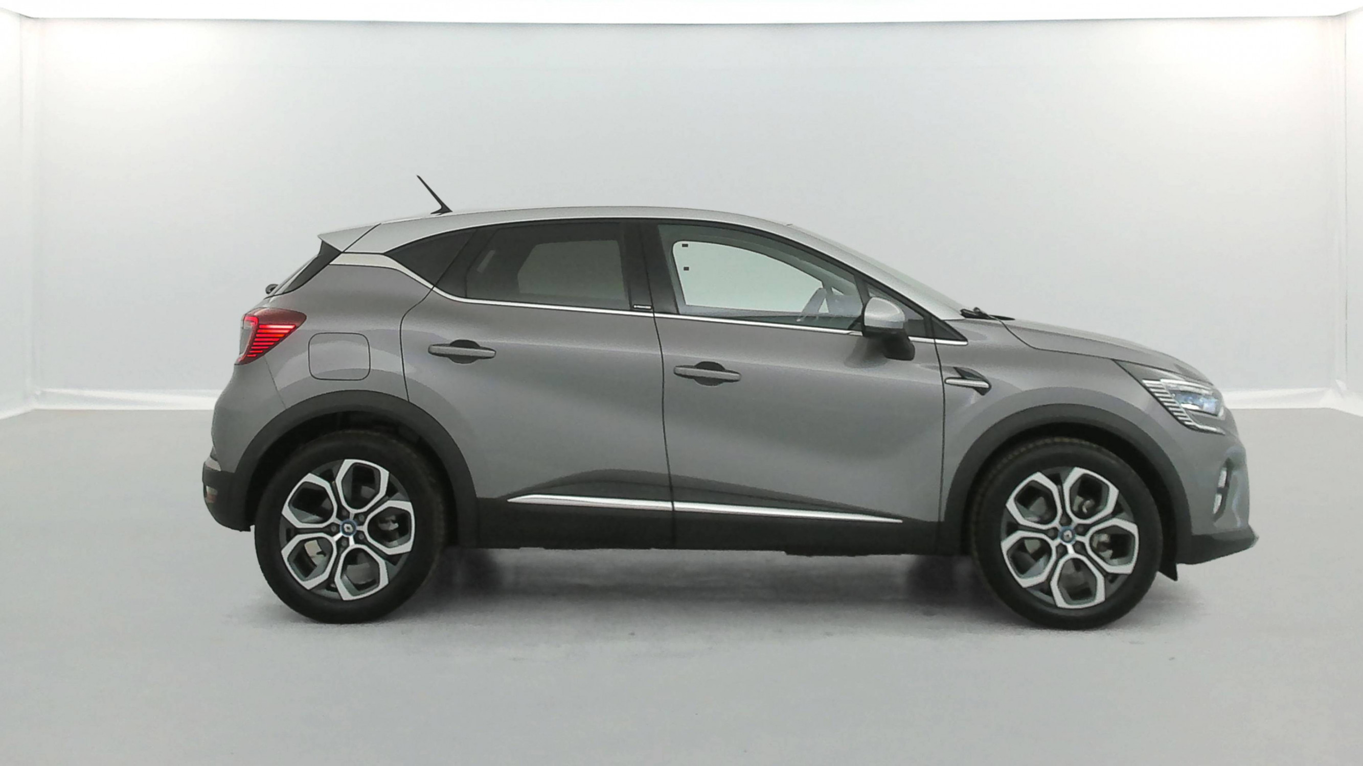 Vente en ligne Renault Captur  E-Tech Plug-in 160 au prix de 17 490 €