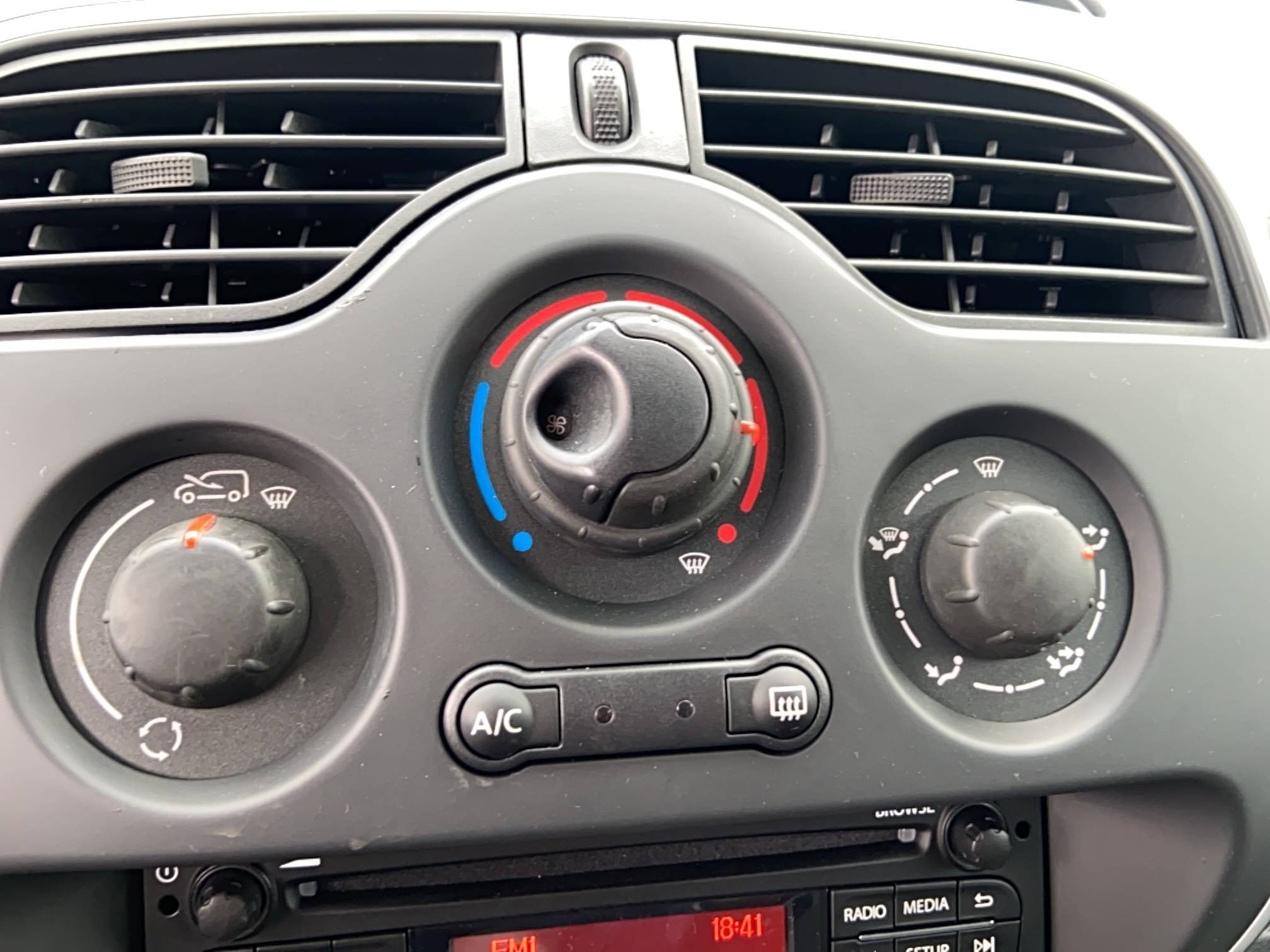 Vente en ligne Renault Kangoo Express  GRAND VOLUME BLUE DCI 115 au prix de 12 000 €