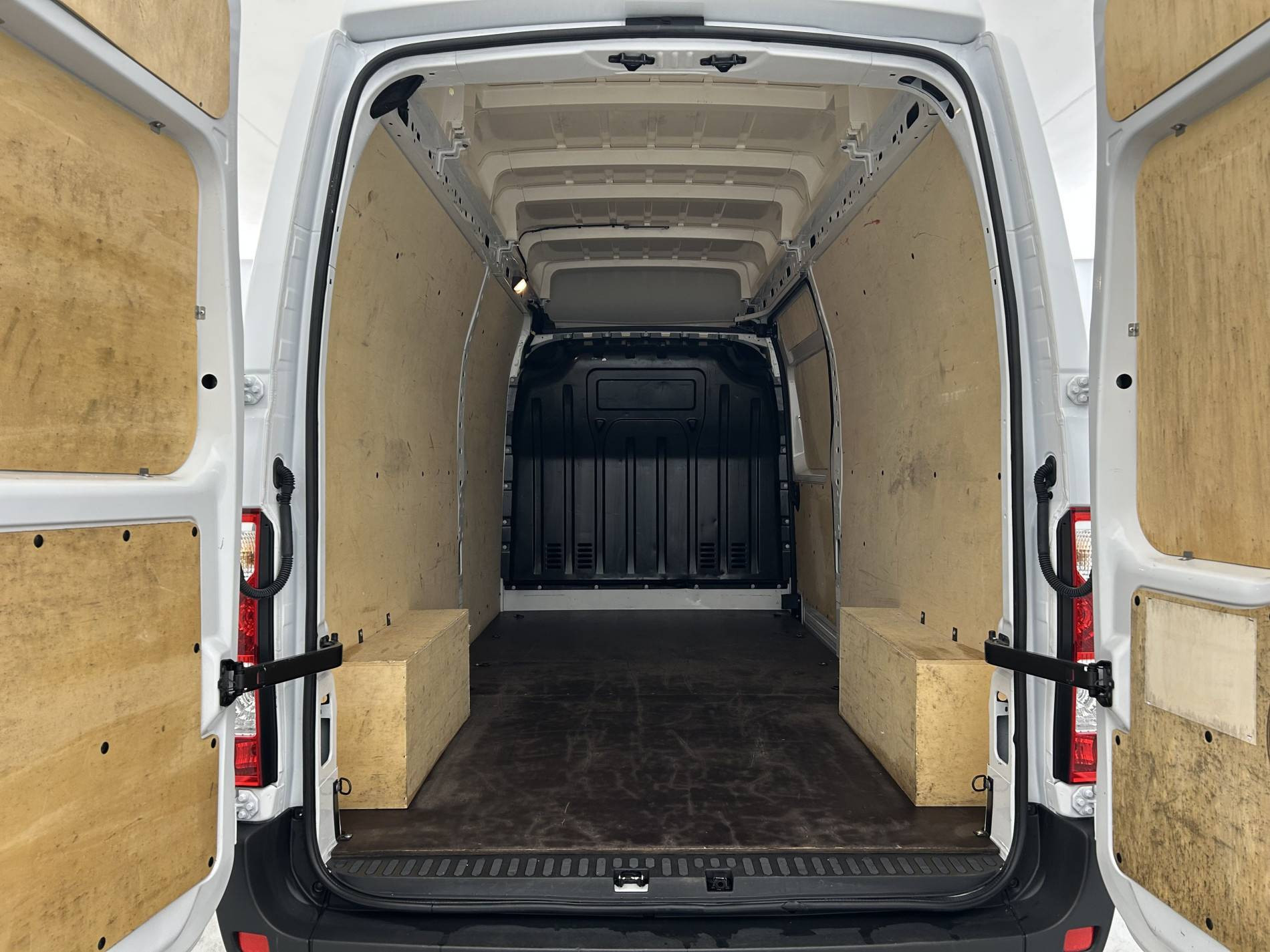 Vente en ligne Renault Master Fourgon MASTER FGN TRAC F3500 L3H3 BLUE DCI 135 au prix de 29 990 €