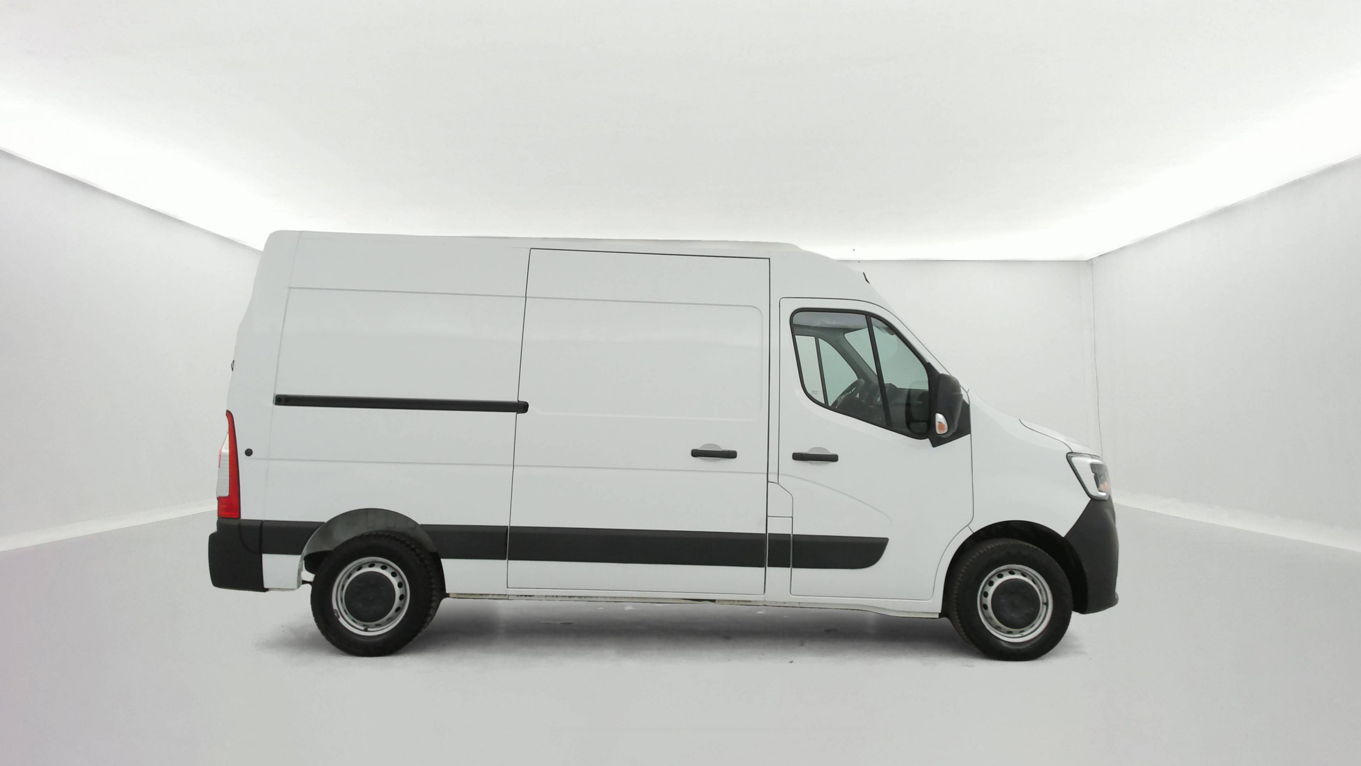Vente en ligne Renault Master Fourgon MASTER FGN TRAC F3500 L2H2 BLUE DCI 135 au prix de 22 390 €