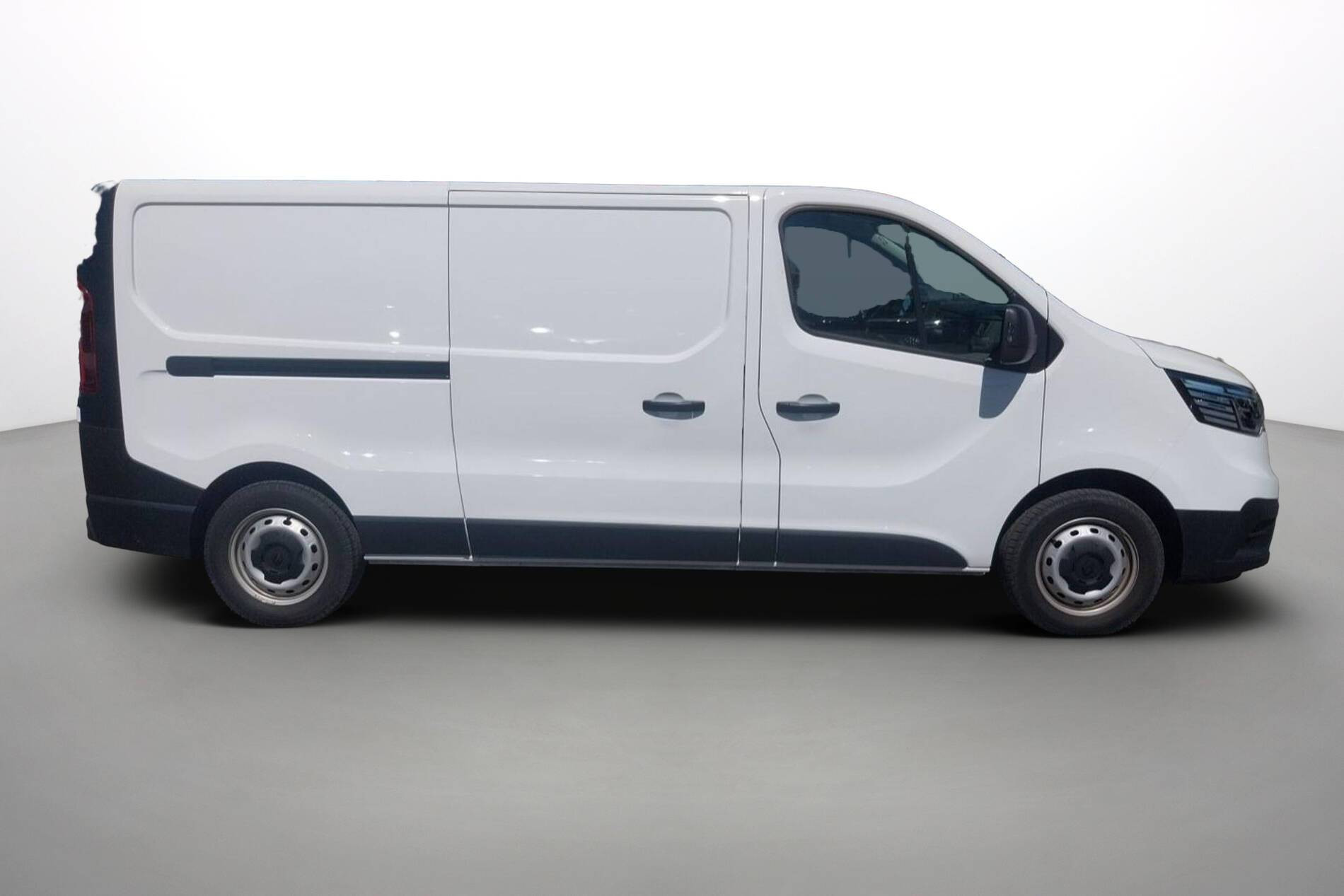 Vente en ligne Renault Trafic 3 Fourgon TRAFIC PC L2H1 3T BLUE DCI 150 au prix de 24 990 €