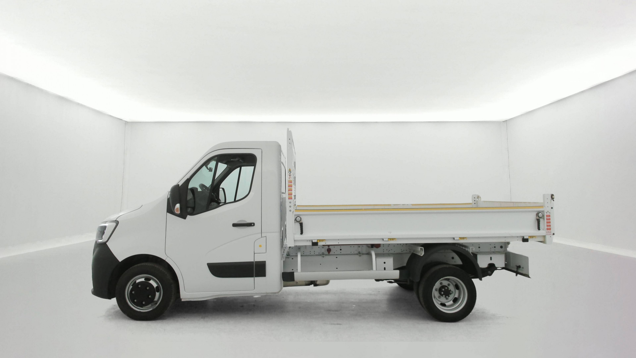 Vente en ligne Renault Master 3 Châssis Cabine MASTER CC PROP RJ3500 L2 PAFC BLUE DCI 130 EURO VI au prix de 32 990 €