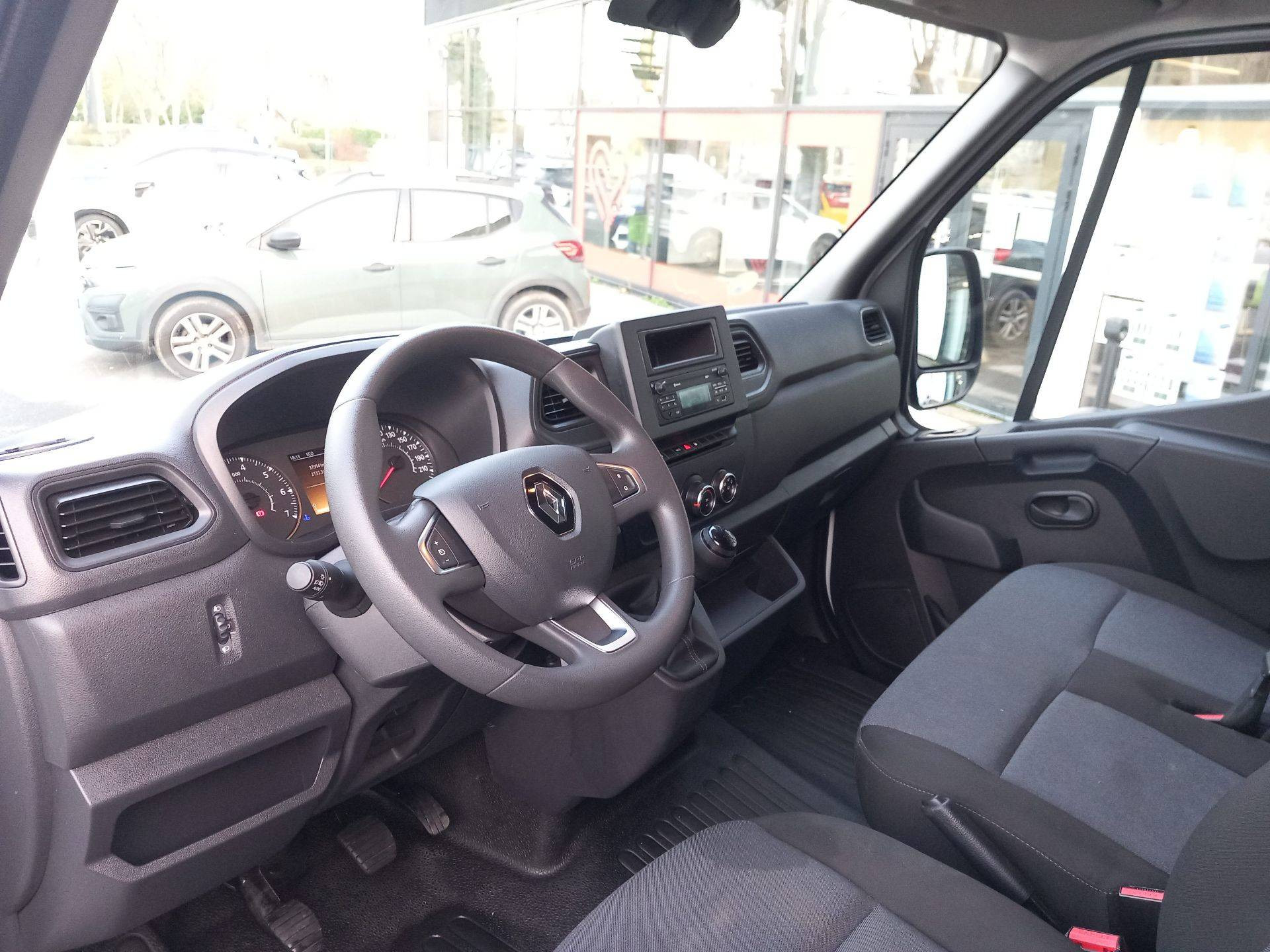 Vente en ligne Renault Master Fourgon MASTER FGN TRAC F3500 L2H2 BLUE DCI 135 au prix de 26 490 €