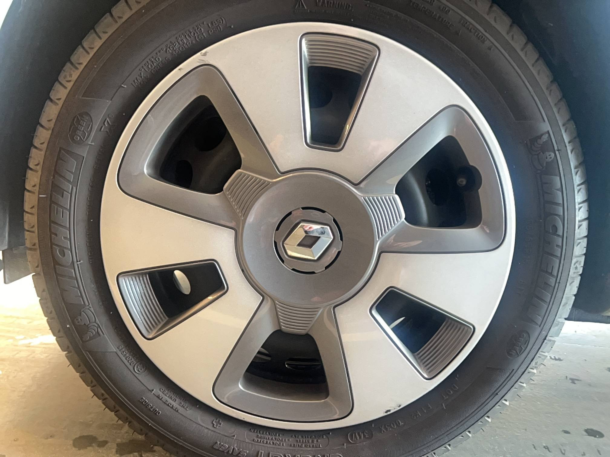 Vente en ligne Renault Twingo 3  1.0 SCe 70 au prix de 12 991 €