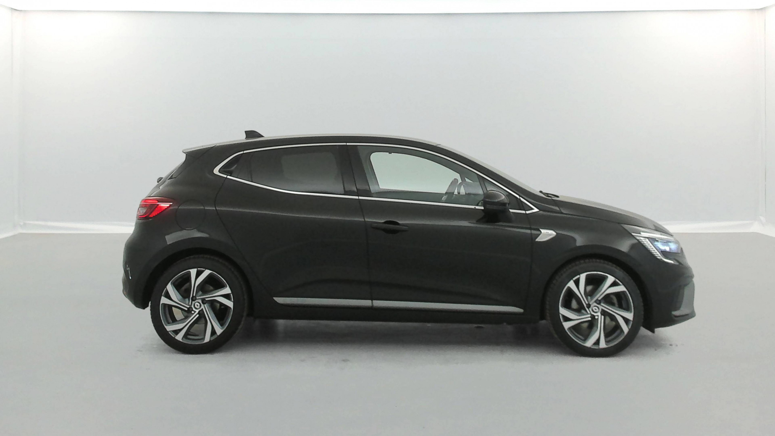 Vente en ligne Renault Clio 5 Clio E-Tech 140 - 21N au prix de 15 000 €