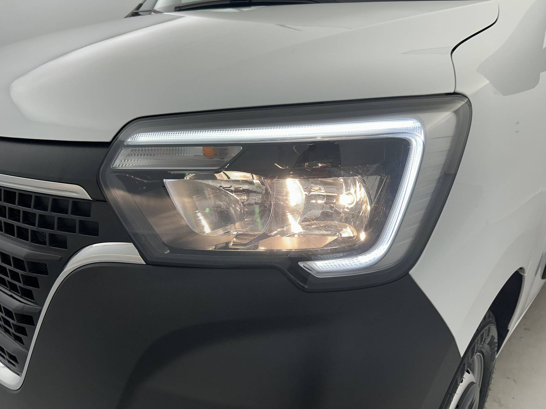 Vente en ligne Renault Master Fourgon MASTER FGN TRAC F3500 L2H2 BLUE DCI 135 au prix de 24 990 €