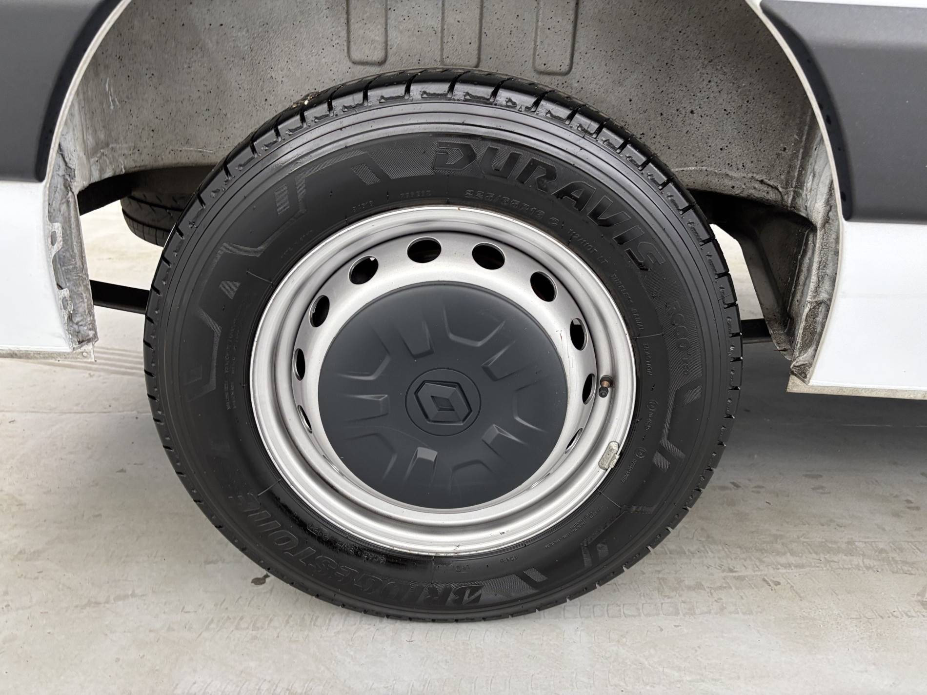 Vente en ligne Renault Master Fourgon MASTER FGN TRAC F3500 L2H2 BLUE DCI 135 au prix de 22 990 €