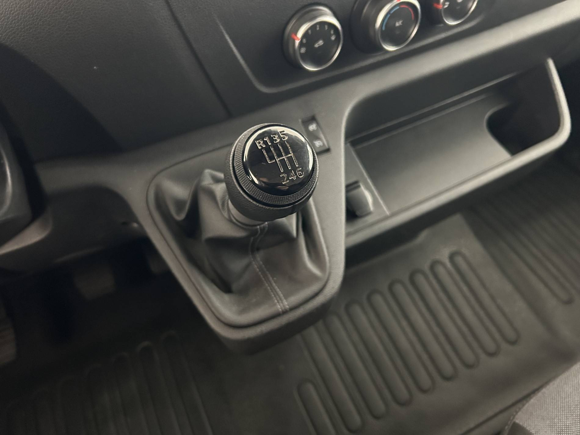 Vente en ligne Renault Master Fourgon MASTER FGN TRAC F3500 L2H2 BLUE DCI 135 au prix de 23 990 €