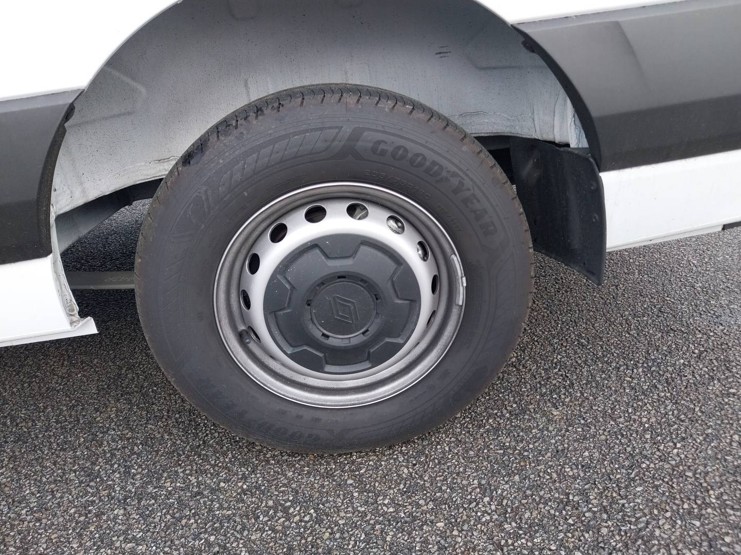 Vente en ligne Renault Master Fourgon MASTER FG BLUE DCI 130 L2H2 3T5 TR au prix de 30 990 €