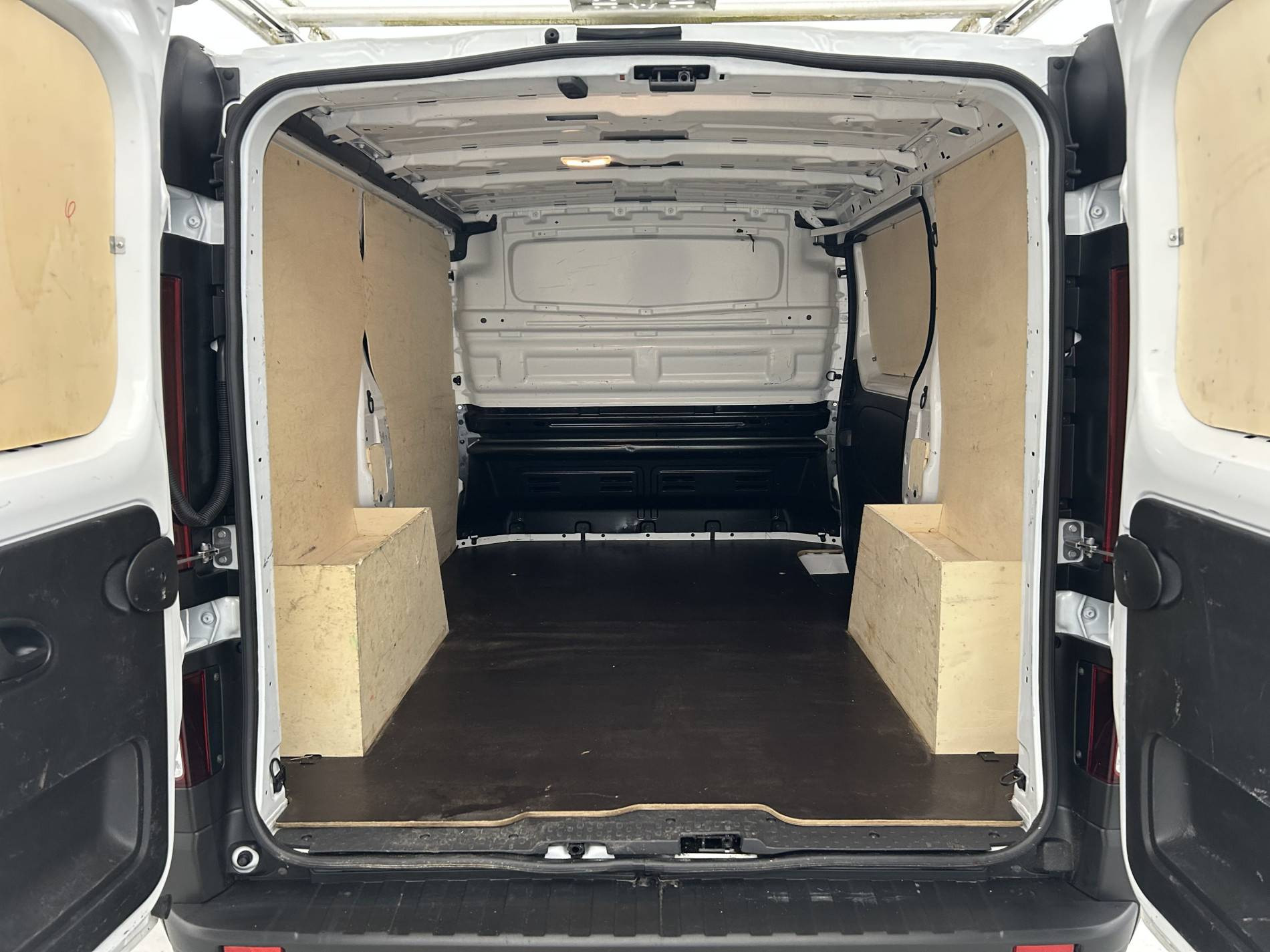 Vente en ligne Renault Trafic 3 Fourgon TRAFIC FGN L1H1 2800 KG BLUE DCI 110 au prix de 21 590 €