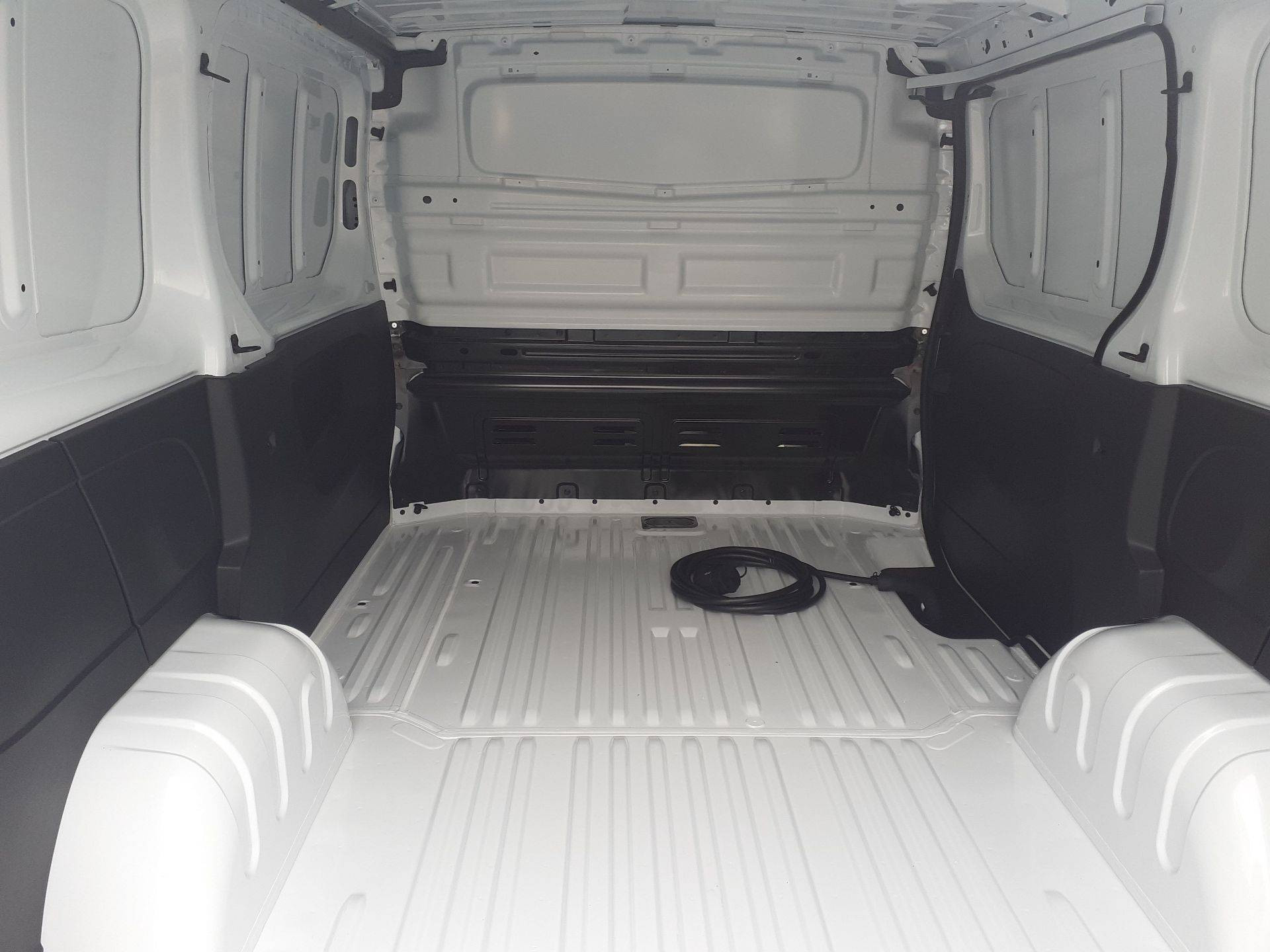 Vente en ligne Renault Trafic Van E-Tech TRAFIC E-TECH ELECTRIQUE FGN L1H1 3T AC22 au prix de 40 224 €