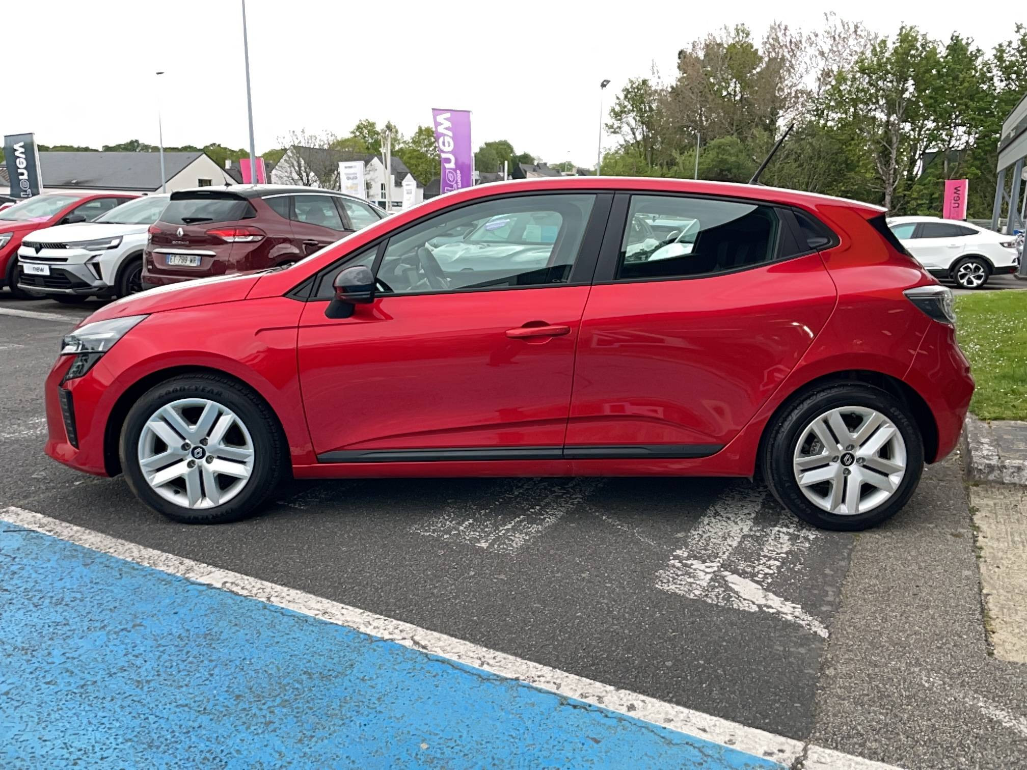 Vente en ligne Renault Clio 5 Clio TCe 90 au prix de 15 990 €