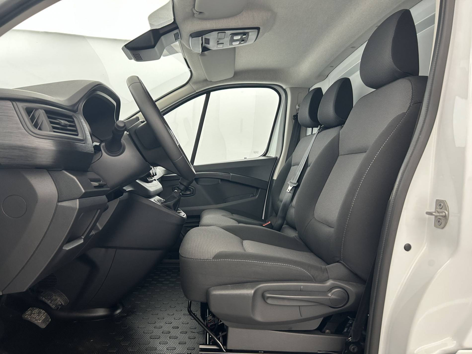 Vente en ligne Renault Trafic 3 Fourgon TRAFIC FG BLUE DCI 130 L1H1 3T GSR2 au prix de 23 790 €