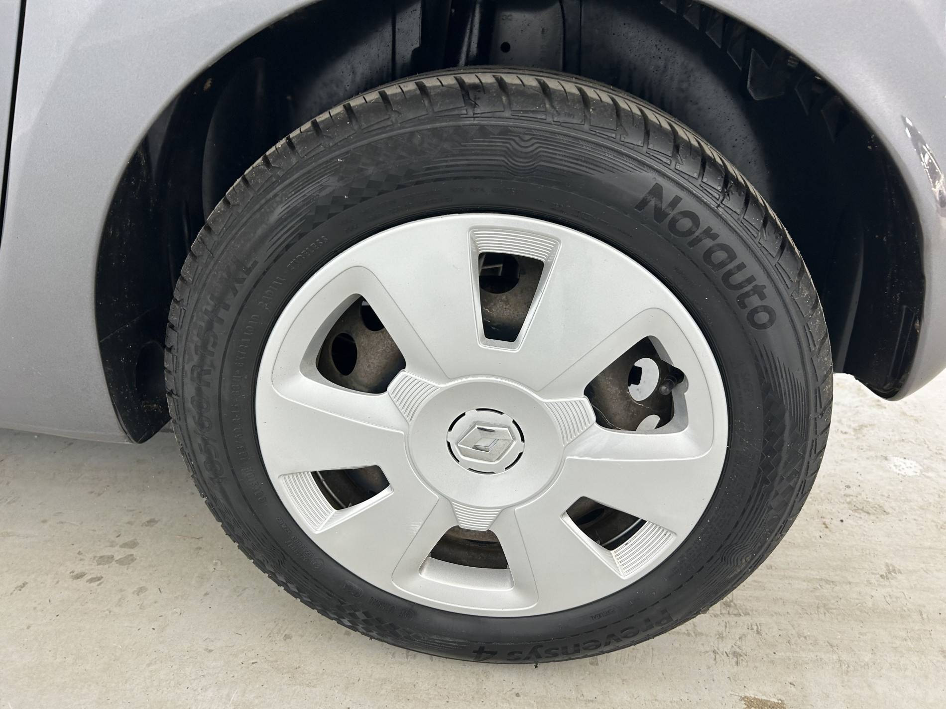 Vente en ligne Renault Twingo 3  1.0 SCe 70 E6 au prix de 8 990 €