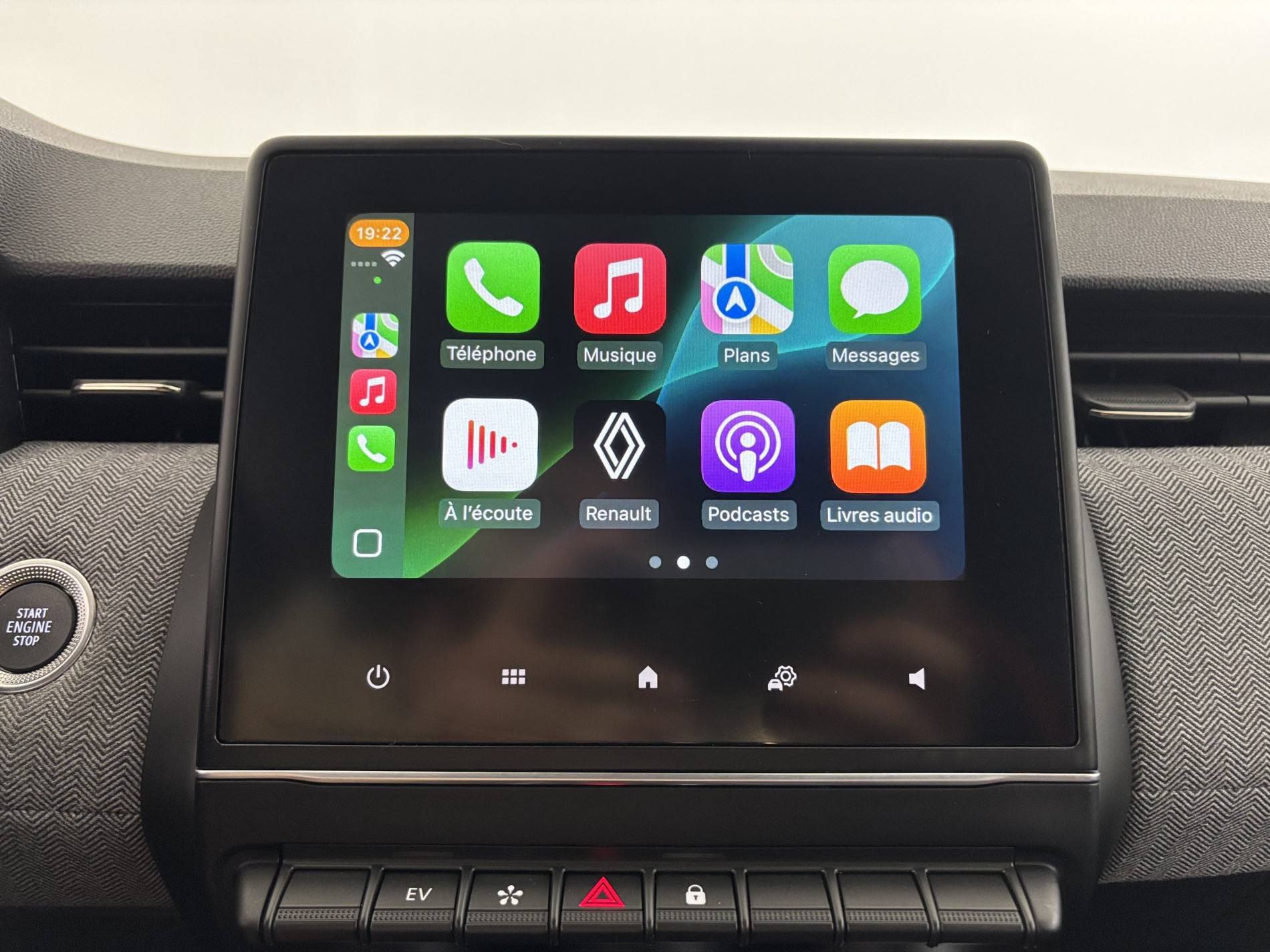 Vente en ligne Renault Clio 5 Clio E-Tech full hybrid 145 au prix de 17 990 €