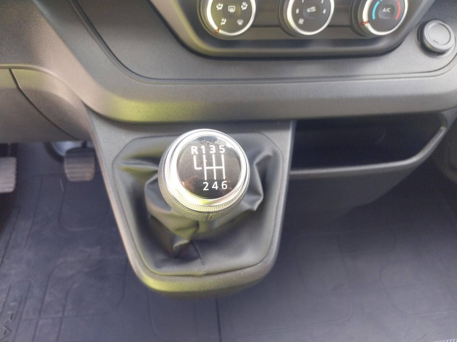 Vente en ligne Renault Trafic 3 Fourgon TRAFIC FG BLUE DCI 110 L1H1 2T8 GSR2 au prix de 24 900 €
