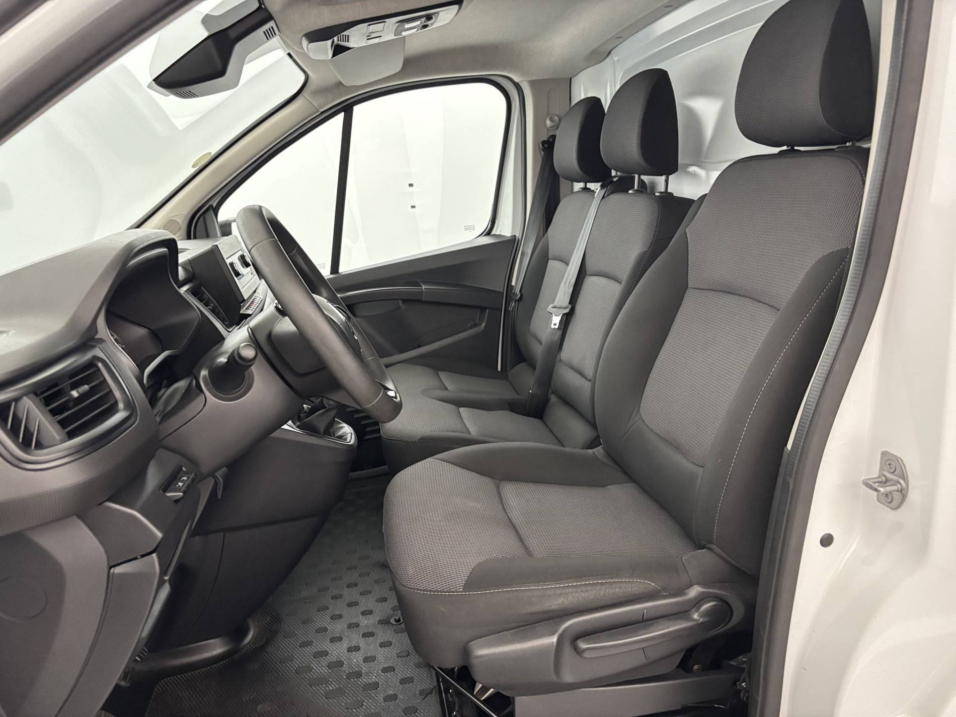 Vente en ligne Renault Trafic 3 Fourgon TRAFIC FGN L1H1 2800 KG BLUE DCI 110 au prix de 17 790 €