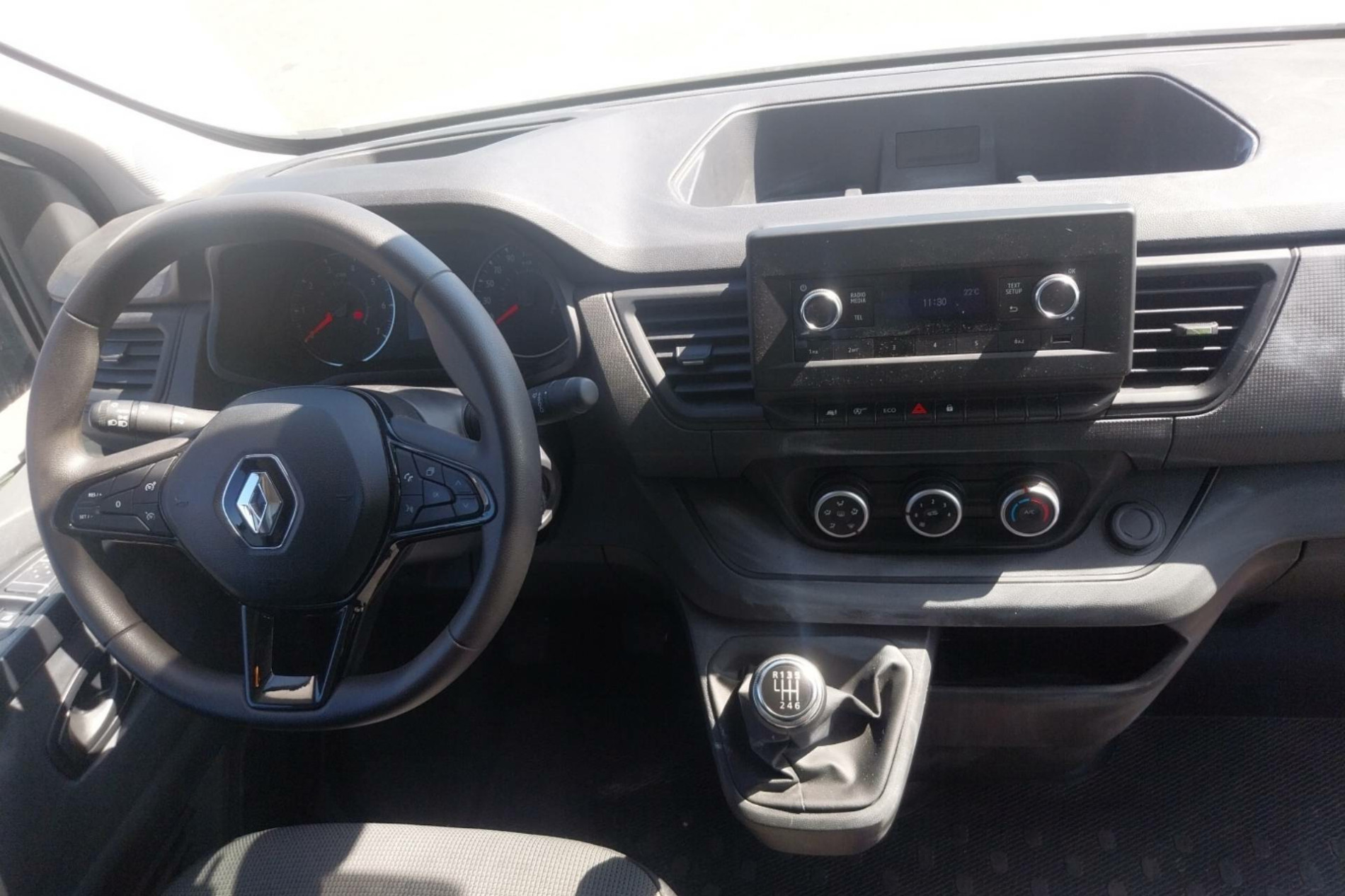 Vente en ligne Renault Trafic 3 Fourgon TRAFIC PC L2H1 3T BLUE DCI 150 au prix de 22 990 €