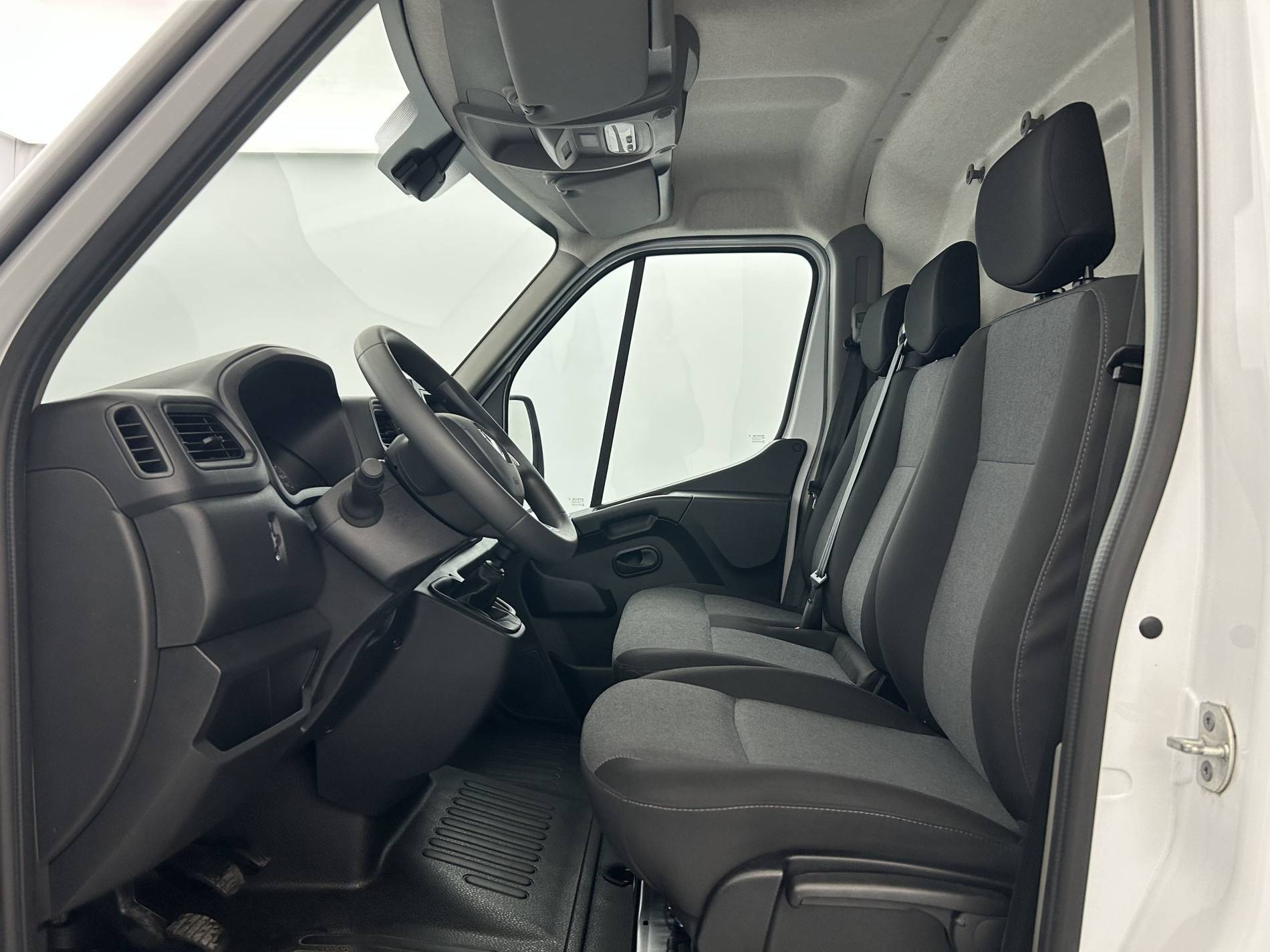 Vente en ligne Renault Master Fourgon MASTER FGN TRAC F3500 L3H3 BLUE DCI 135 au prix de 28 900 €