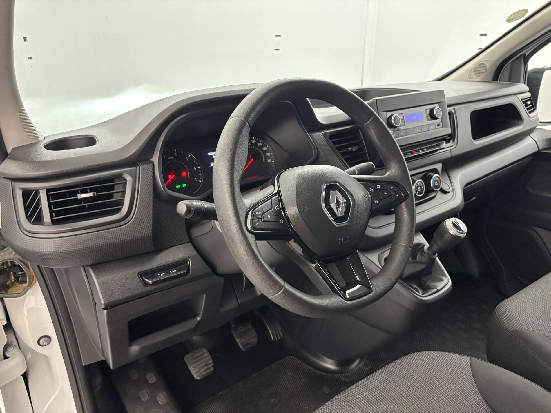 Vente en ligne Renault Trafic 3 Fourgon TRAFIC FGN L1H1 2800 KG BLUE DCI 110 au prix de 17 790 €